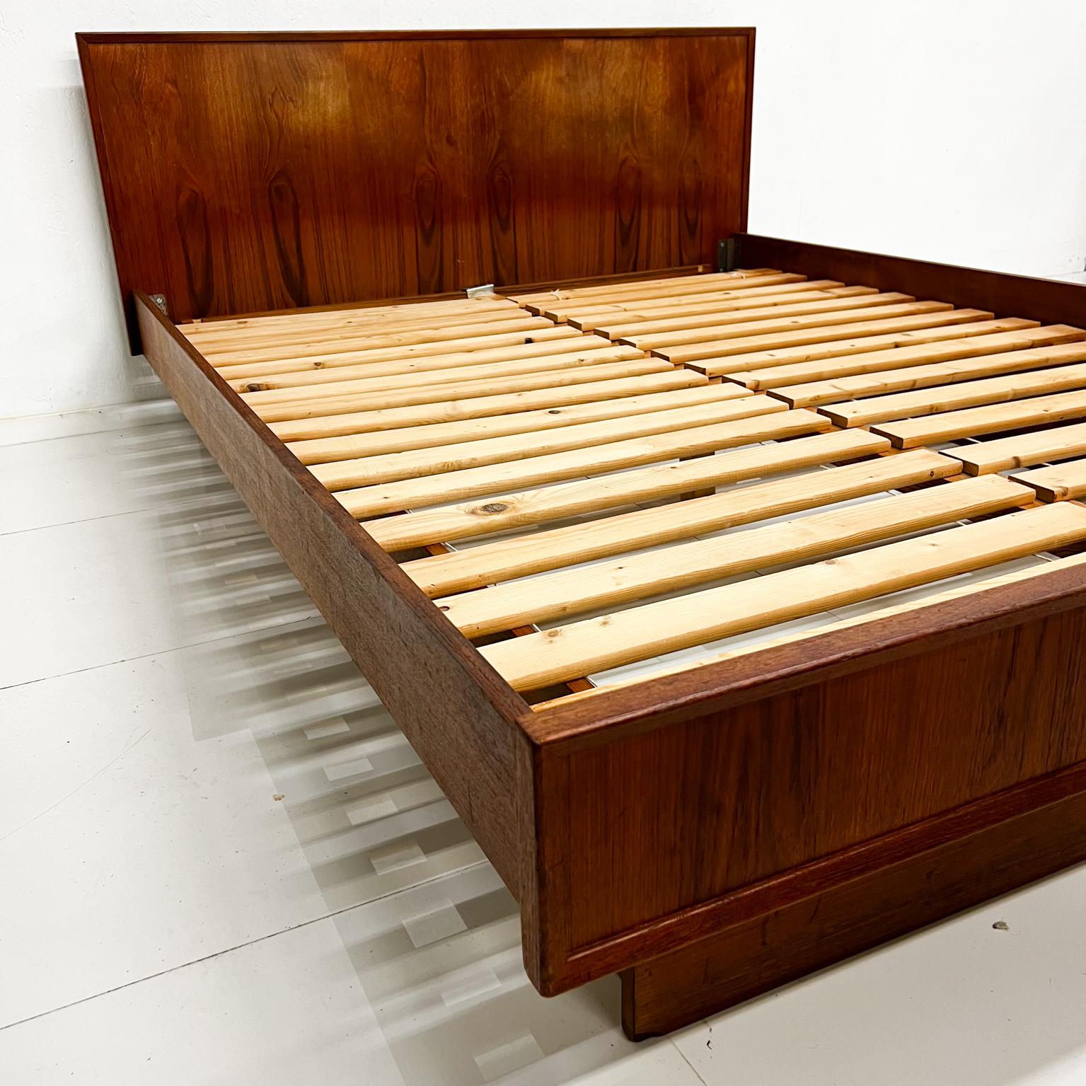 Sculptural Scandia Platform Queen Bed Modern Low-Profile Teak Wood from Norway 1