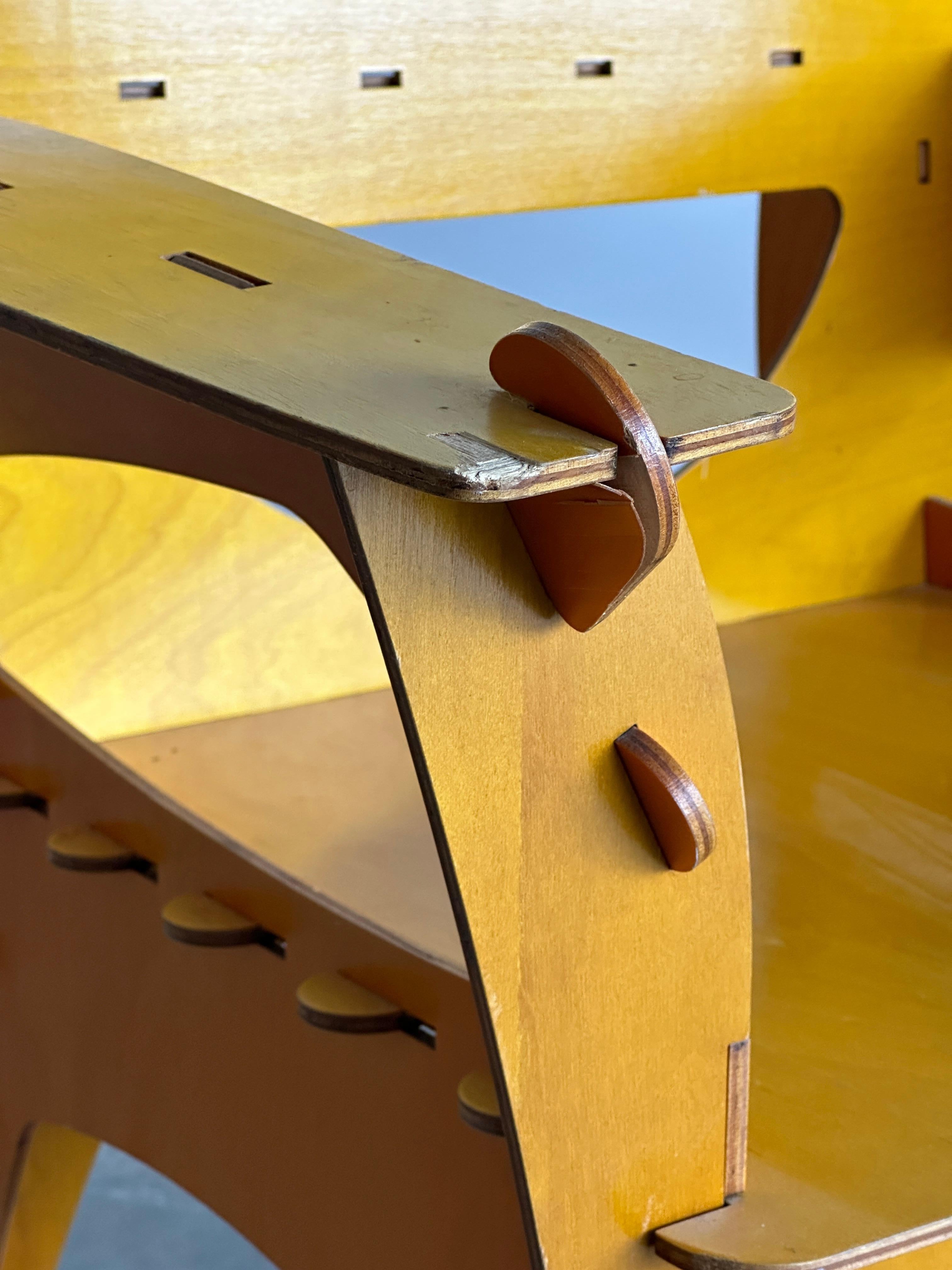 Skulpturaler Puzzle-Stuhl aus Sperrholz von David Kawecki im Angebot 4