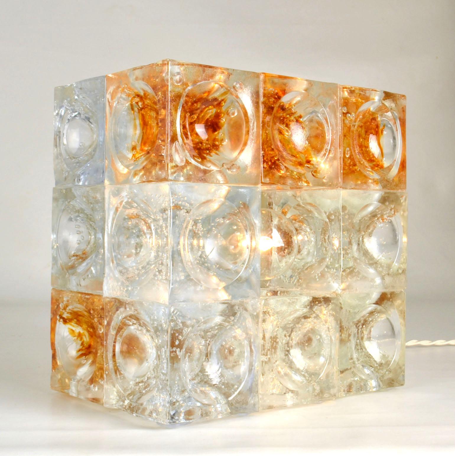 Skulpturale Poliarte-Tischlampe in Glaswürfeln entworfen von Albano Poli im Angebot 10