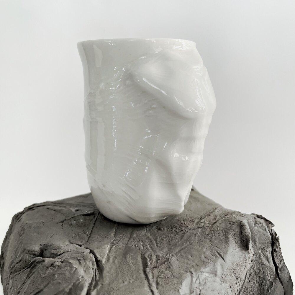 Turc Ensemble de 2 tasses sculpturales en porcelaine de Hulya Sozer, corps masculin et féminin, blanc en vente