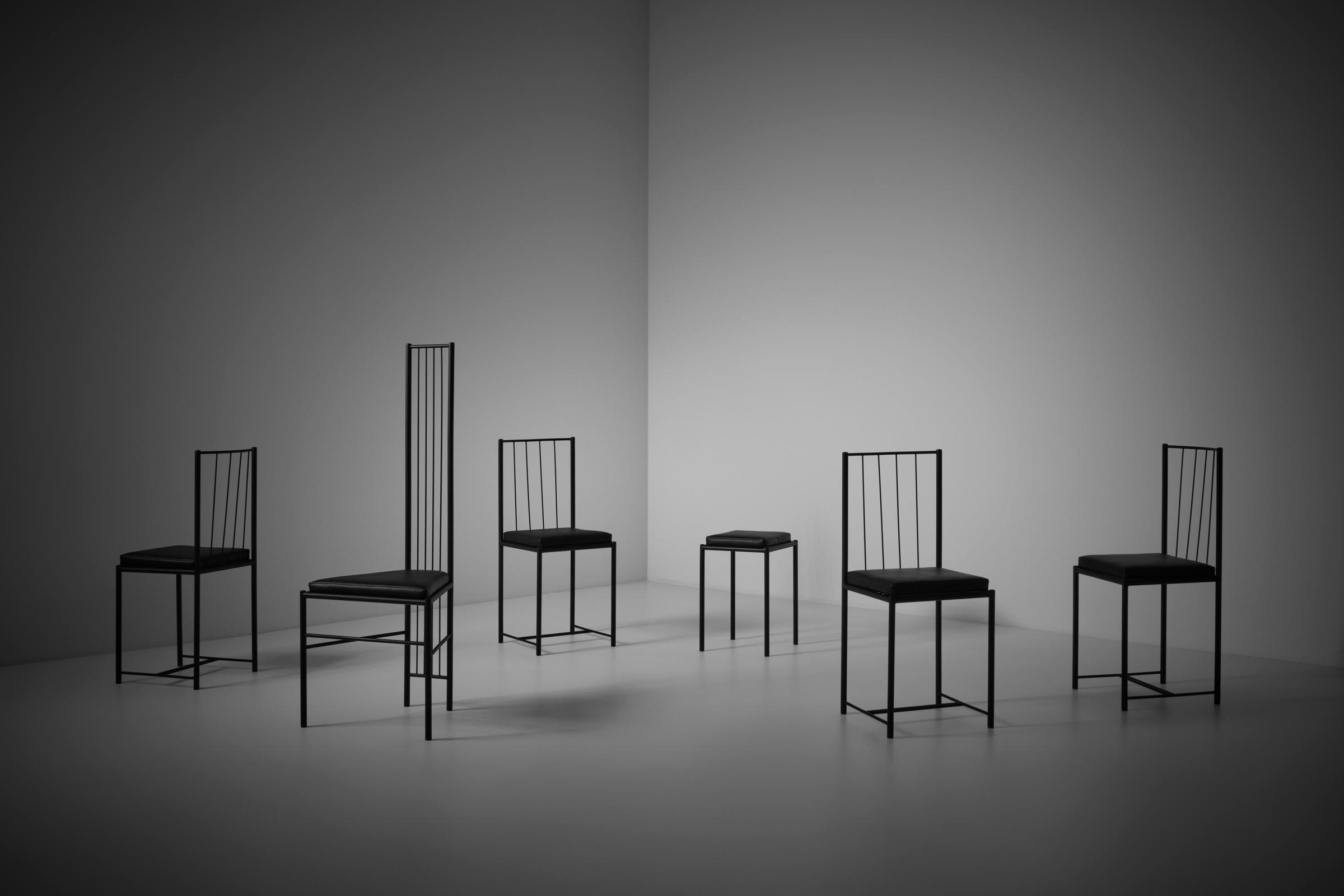 Skulpturale postmoderne Stühle, Frankreich 1980er Jahre (Französisch) im Angebot