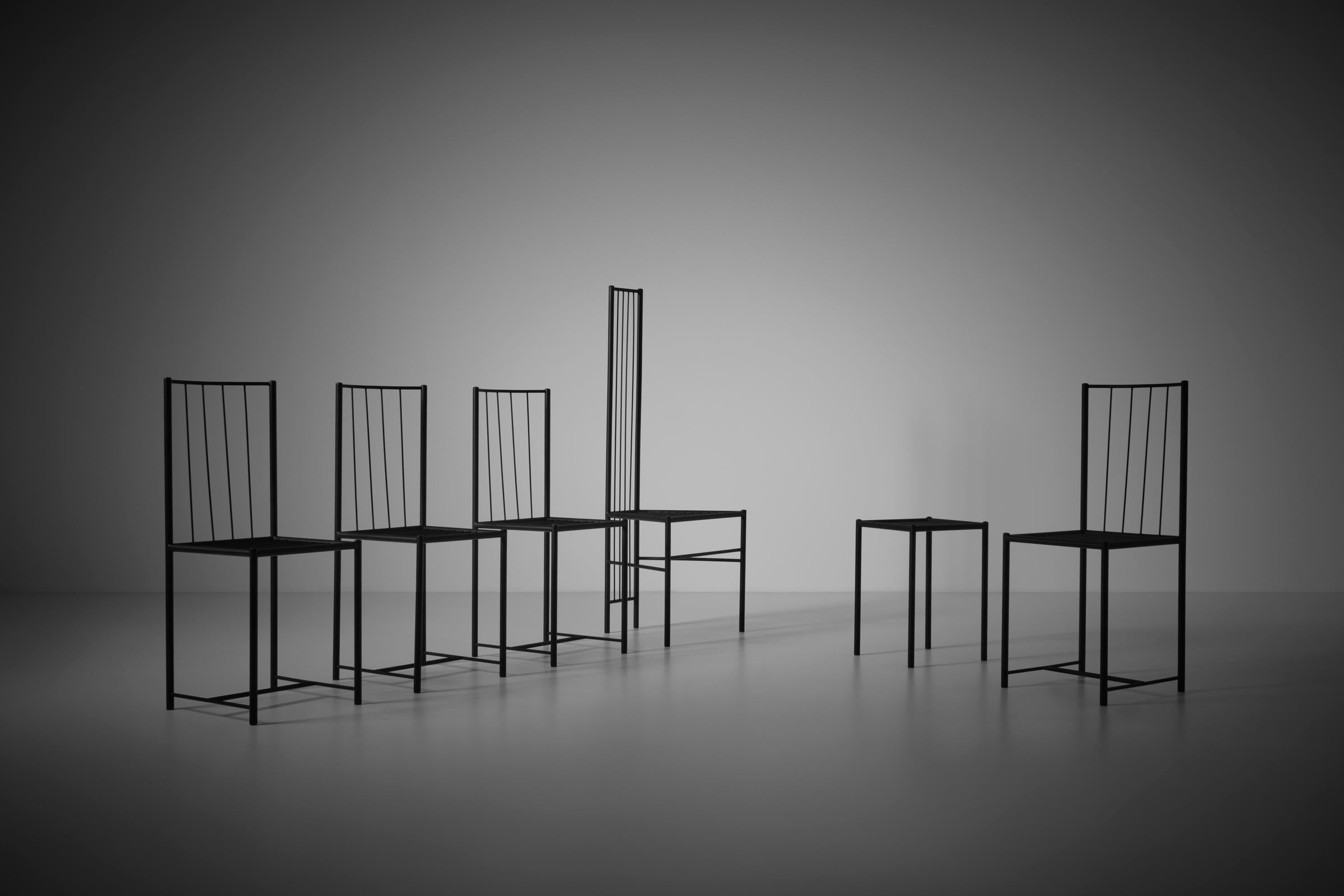 Skulpturale postmoderne Stühle, Frankreich 1980er Jahre im Angebot 1