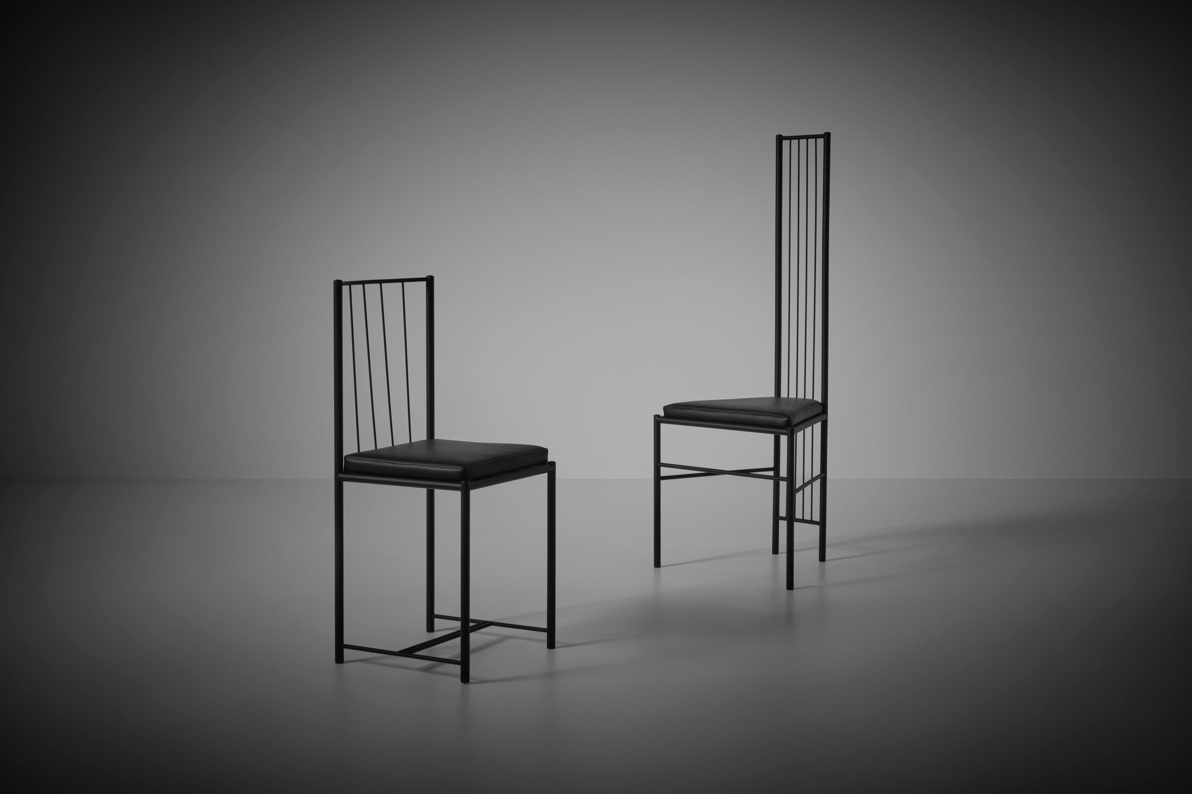 Skulpturale postmoderne Stühle, Frankreich 1980er Jahre im Angebot 2
