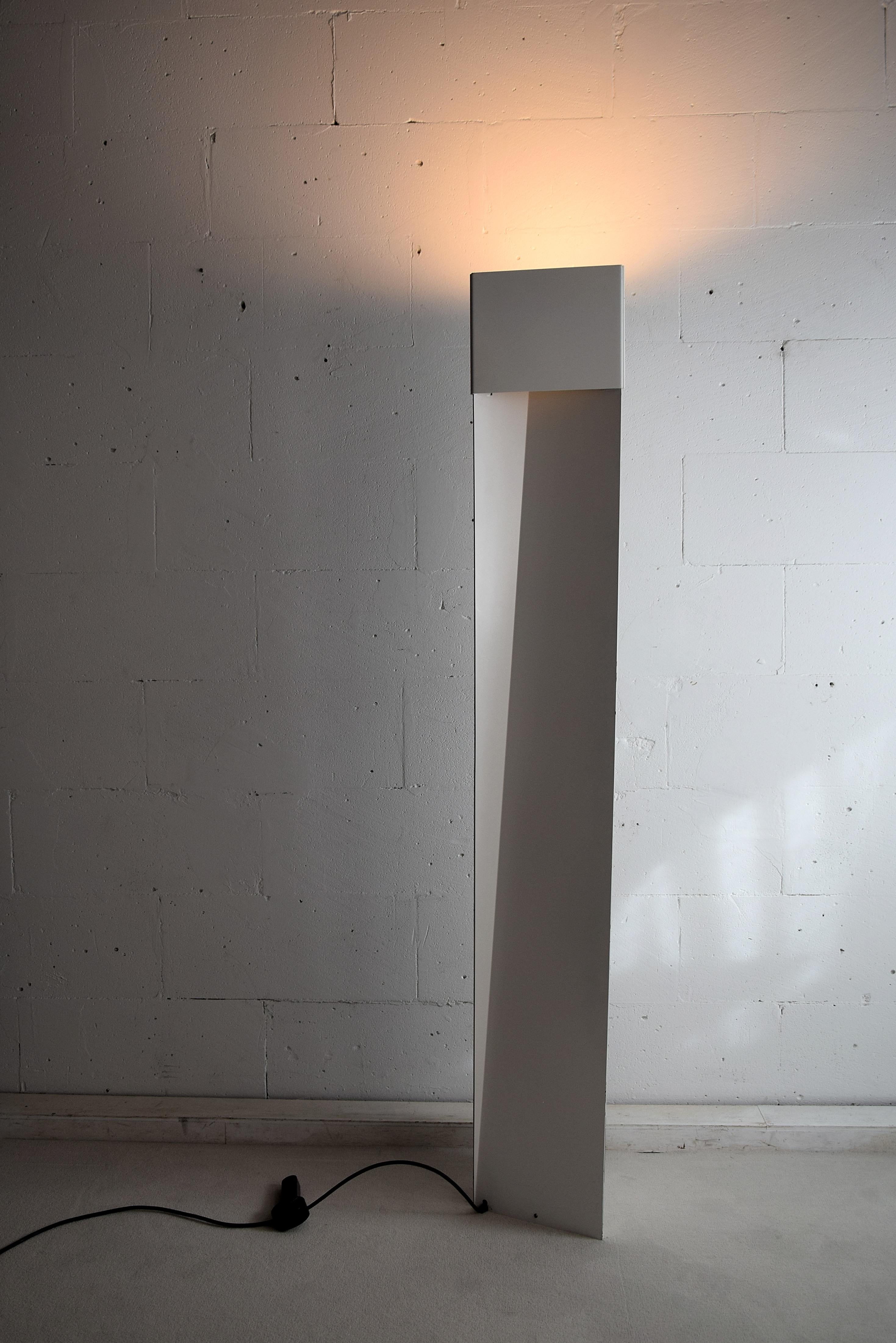 Skulpturale postmoderne Stehlampe „Slack 1“ von Mart Van Schijndel (Postmoderne) im Angebot