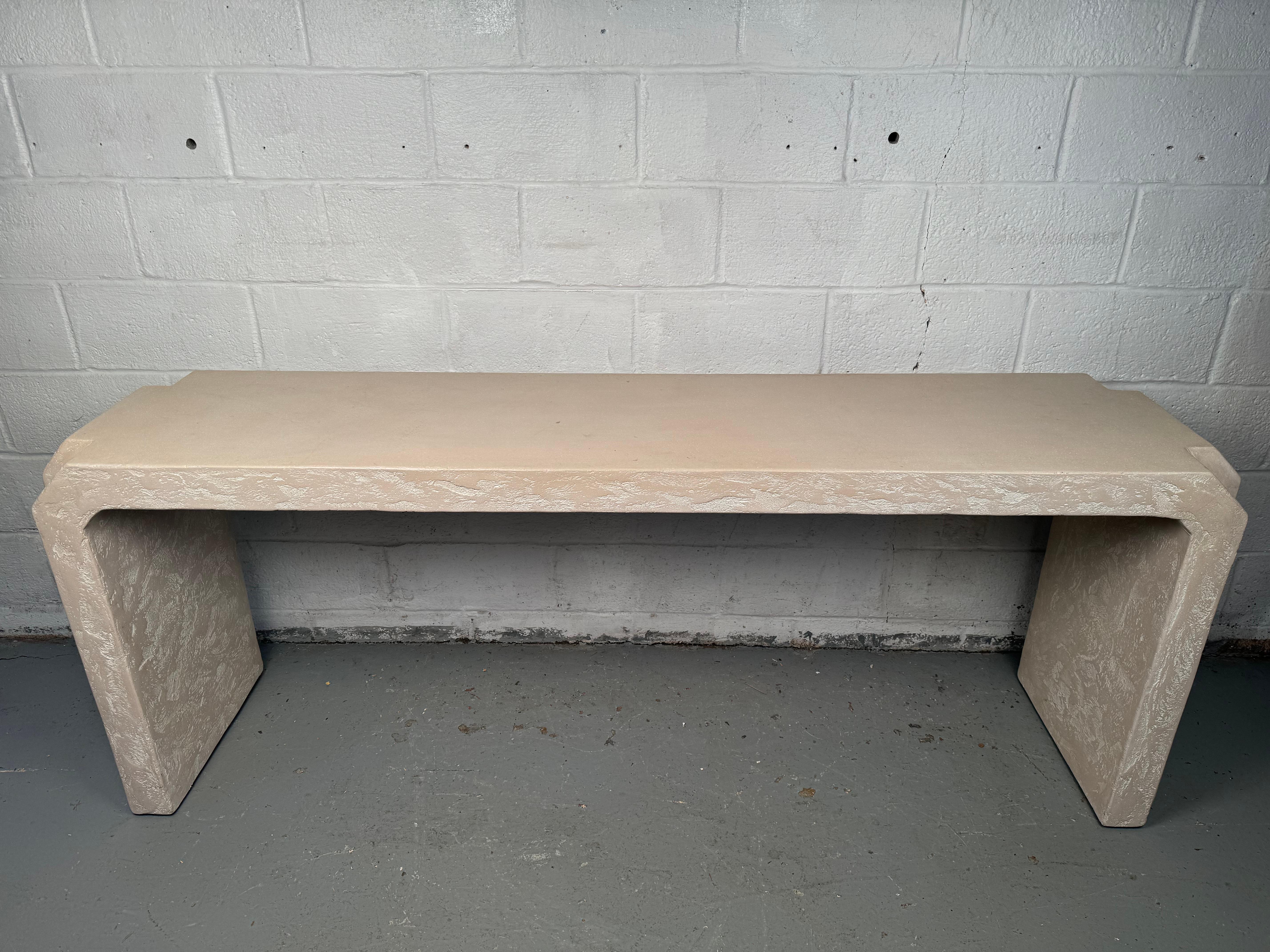 Consola escultórica postmoderna de escayola gris en Bueno estado para la venta en Brooklyn, NY