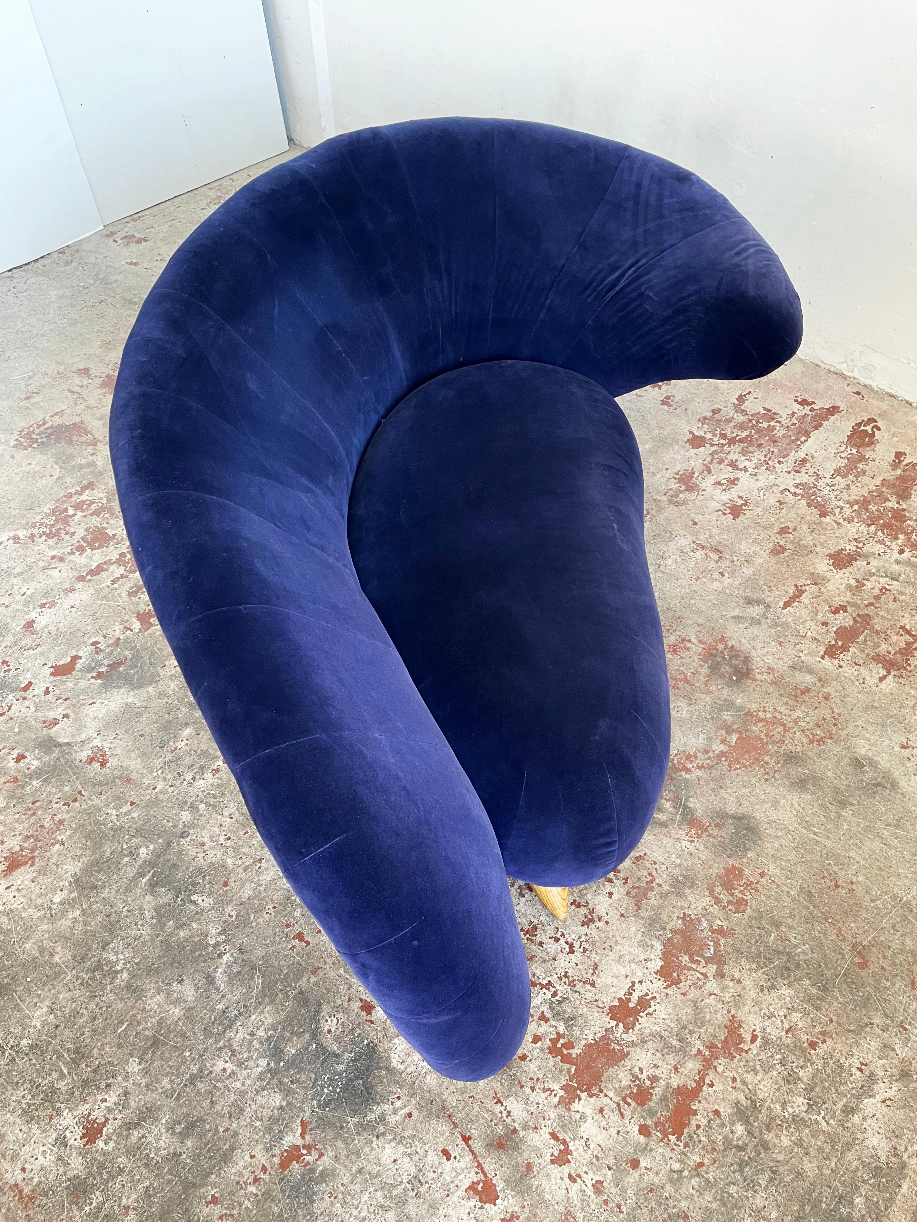 Sculptural Postmodern Blue Velvet Sofa Love Seat, Curved Asymmetrical Form  For Sale 5