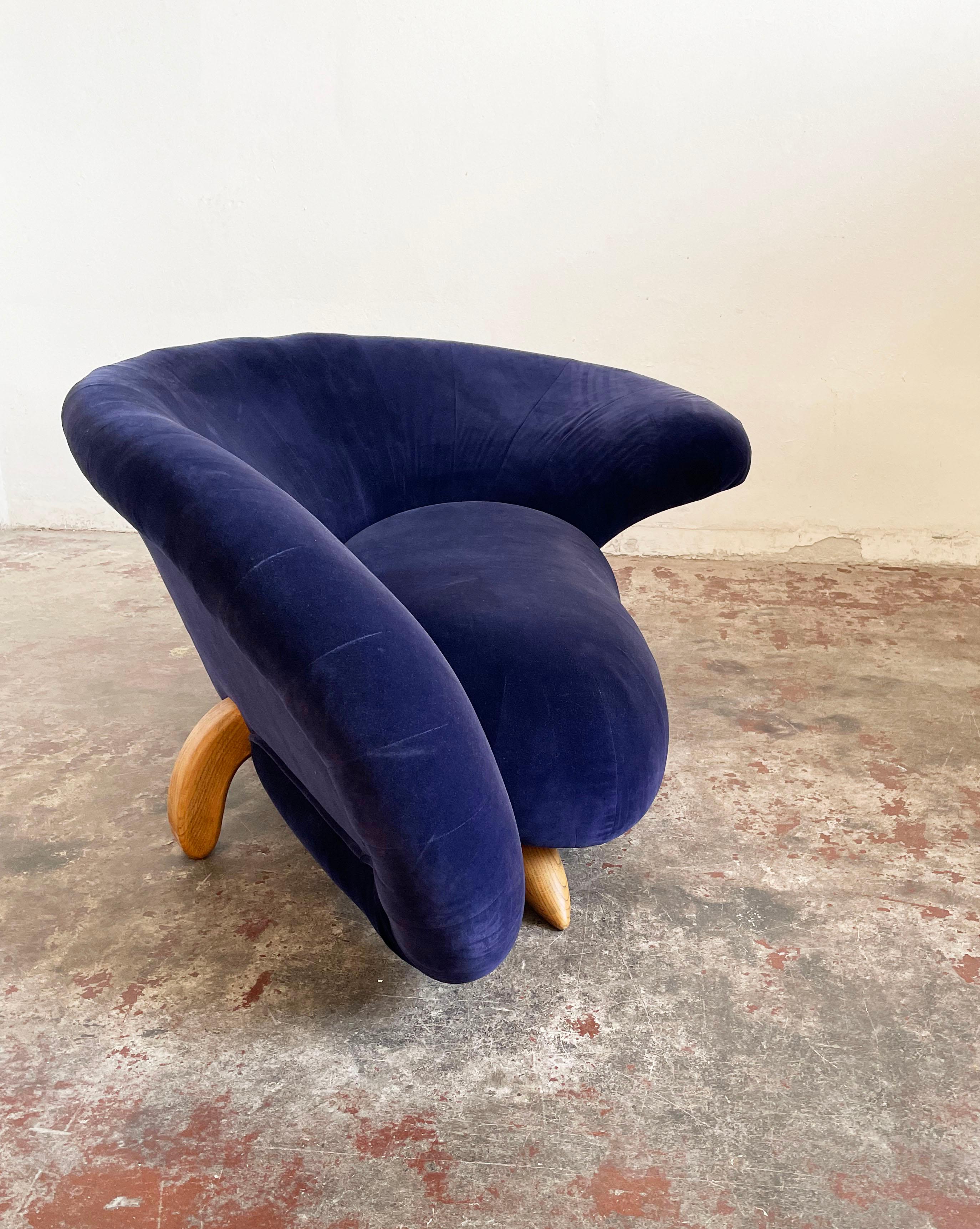 Sculptural Postmodern Blue Velvet Sofa Love Seat, Curved Asymmetrical Form  For Sale 6