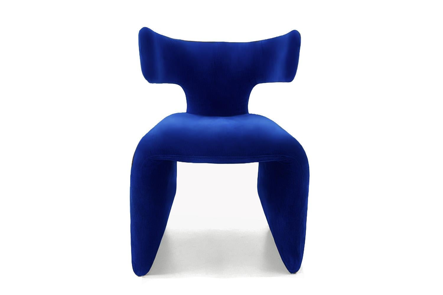Espagnol Chaise de salle à manger postmoderne sculpturale en velours brun Euforia en vente