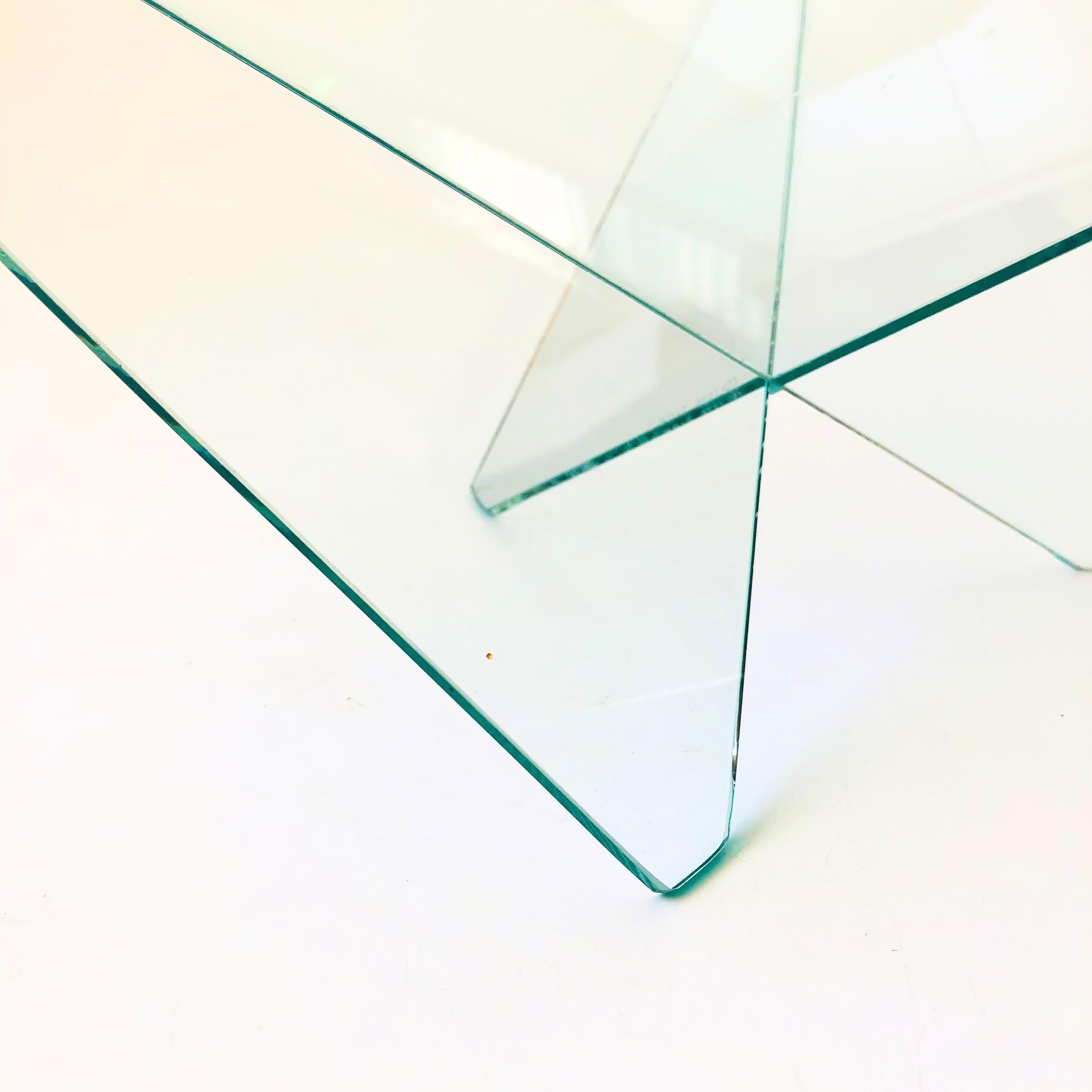 Skulpturale postmoderne Glasschale aus Glas von Side Three, Studio 1988 im Angebot 1