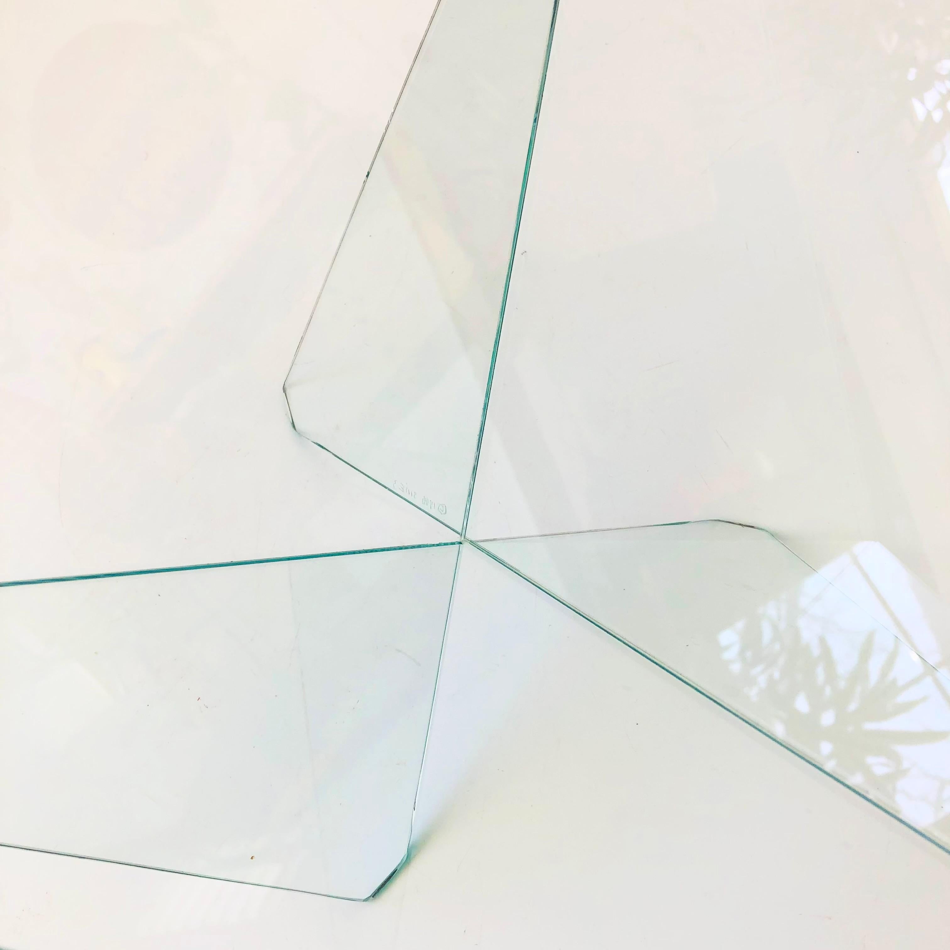 Skulpturale postmoderne Glasschale aus Glas von Side Three, Studio 1988 im Angebot 3