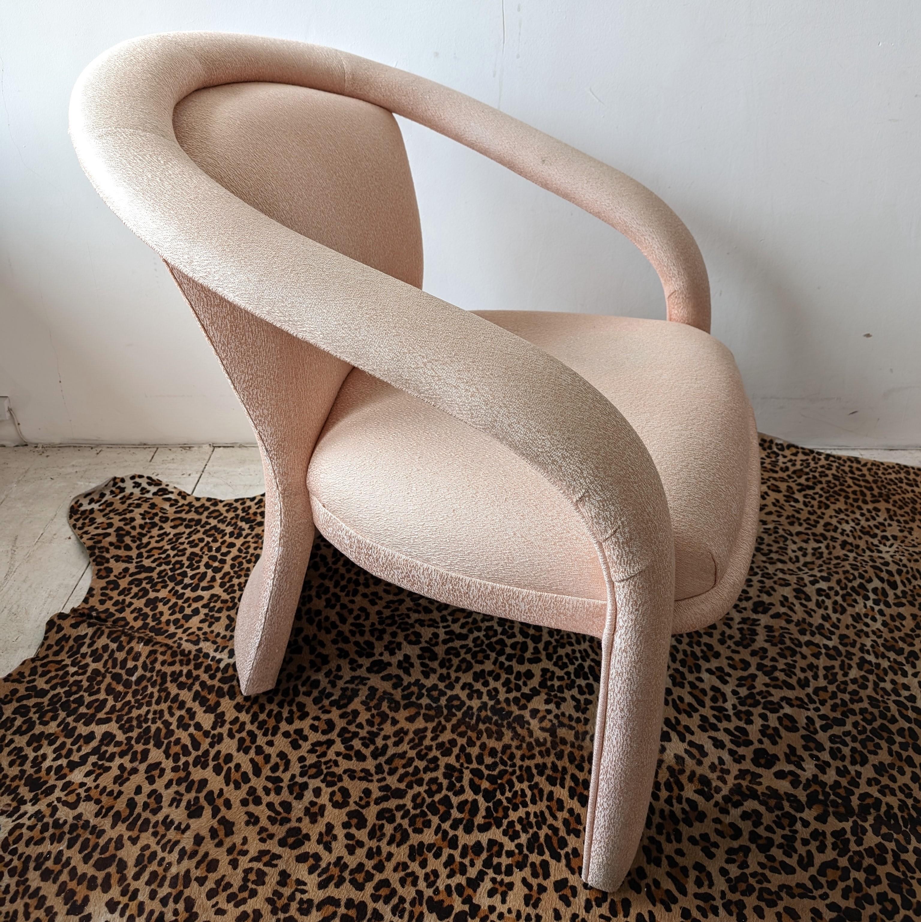 Sculptural postmodern pink lounge chair, Marge Carson for Carson Furniture 1980s In Good Condition For Sale In Hastings, GB