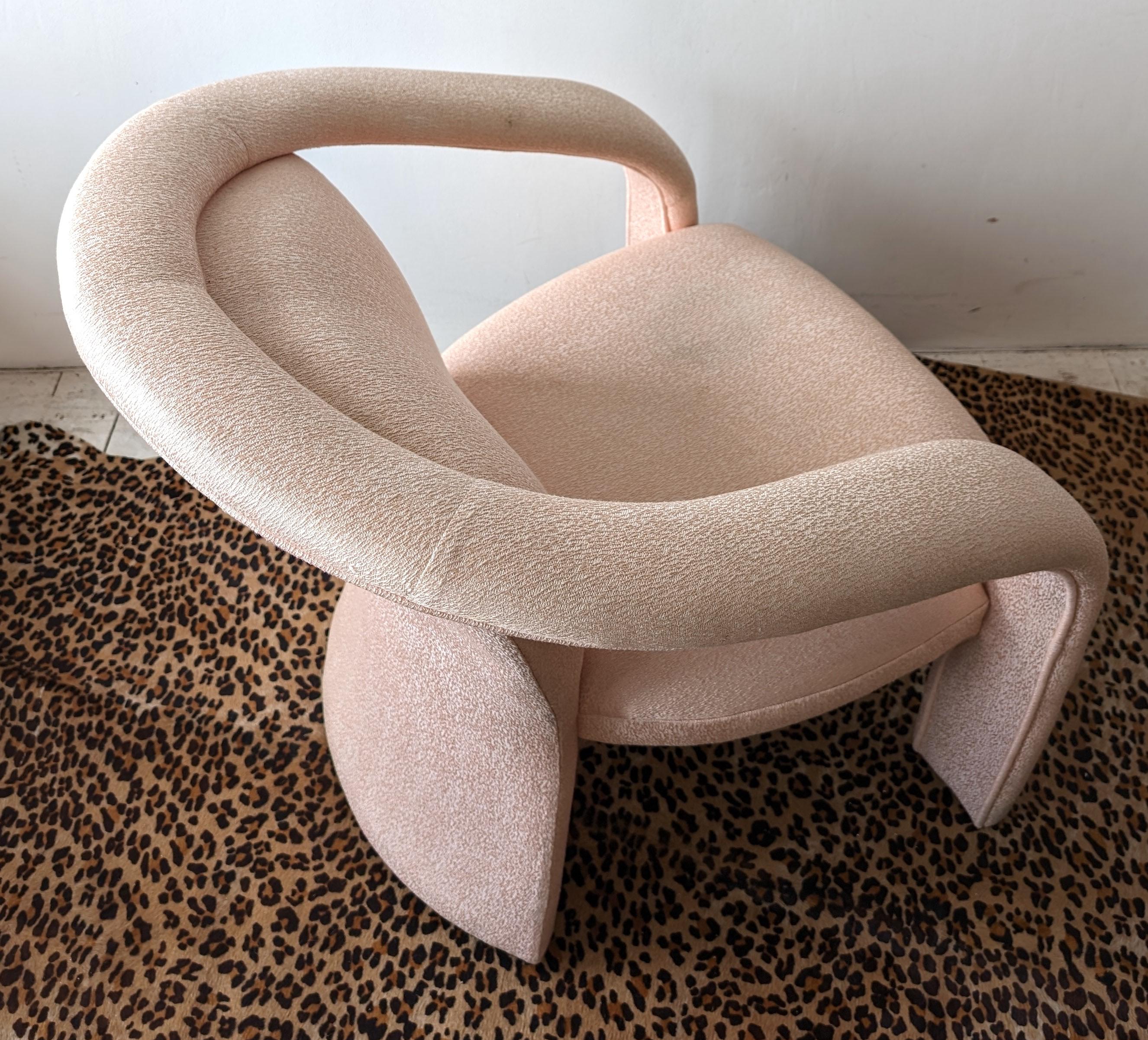 Late 20th Century Sculptural postmodern pink lounge chair, Marge Carson for Carson Furniture 1980s For Sale