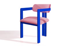 Memphis Silla de Comedor Escultural de Terciopelo Rosa y Patas Azules Vértigo