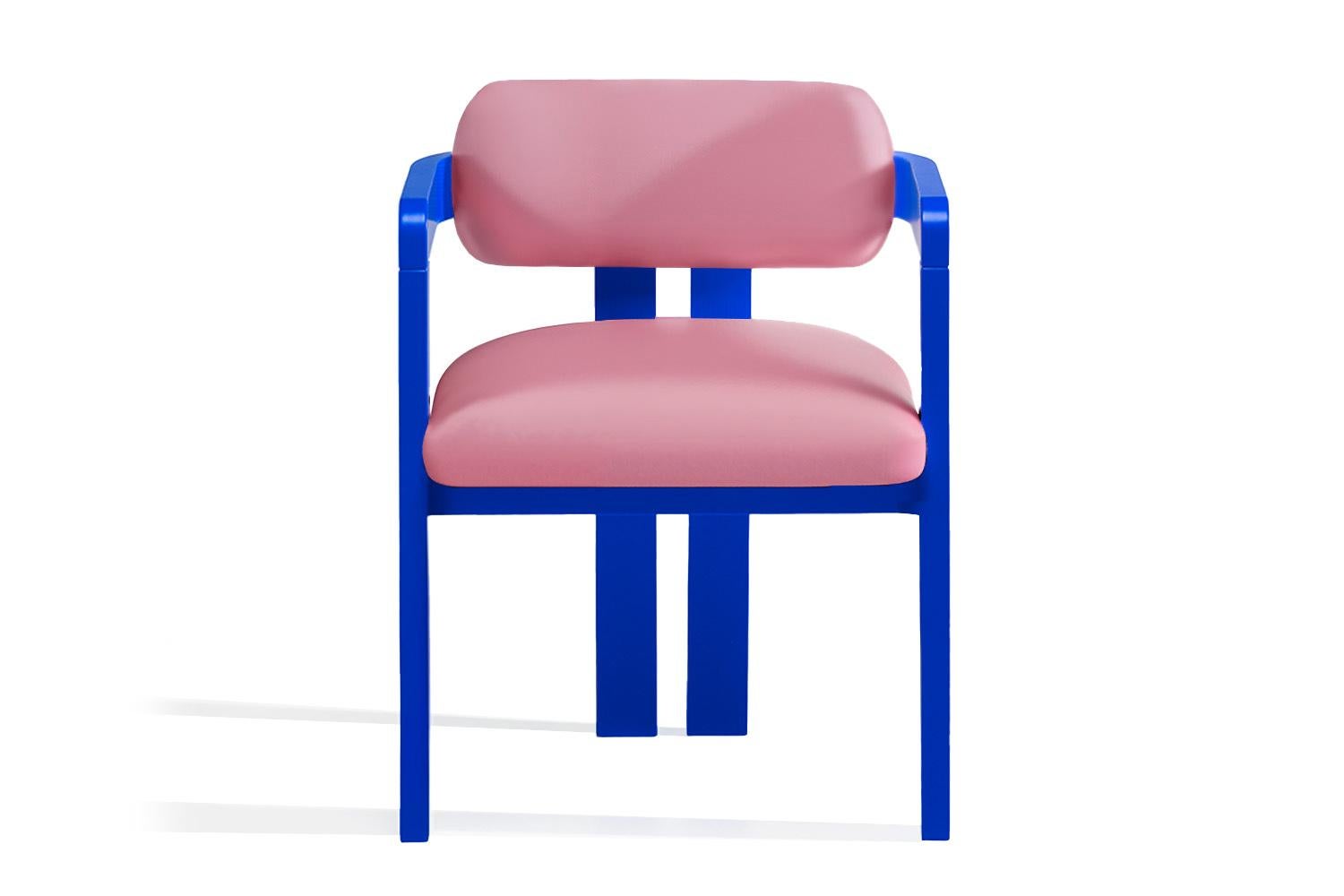 Laccato Sedia da pranzo scultorea postmoderna in velluto rosa con gambe rosse Vértigo in vendita