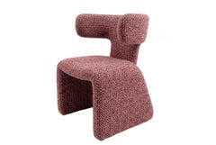 Skulpturaler postmoderner Esszimmerstuhl „Euforia“ aus violettem Chenille