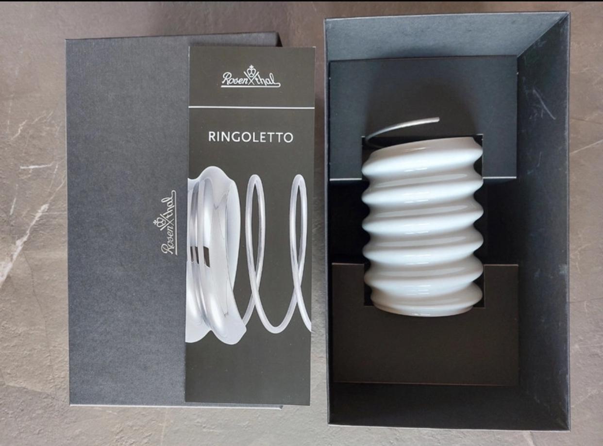 Sculptural Postmodern Ringoletto Vase by Ron Arad for Rosenthal, 2000s.

Height: from 16 cm to 24 cm

Boxed

