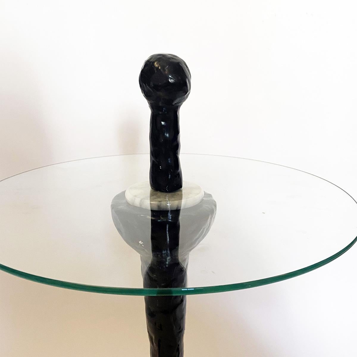 Français Table d'appoint sculpturale postmoderne de Jonathan Christian, Wood & Marble, France en vente