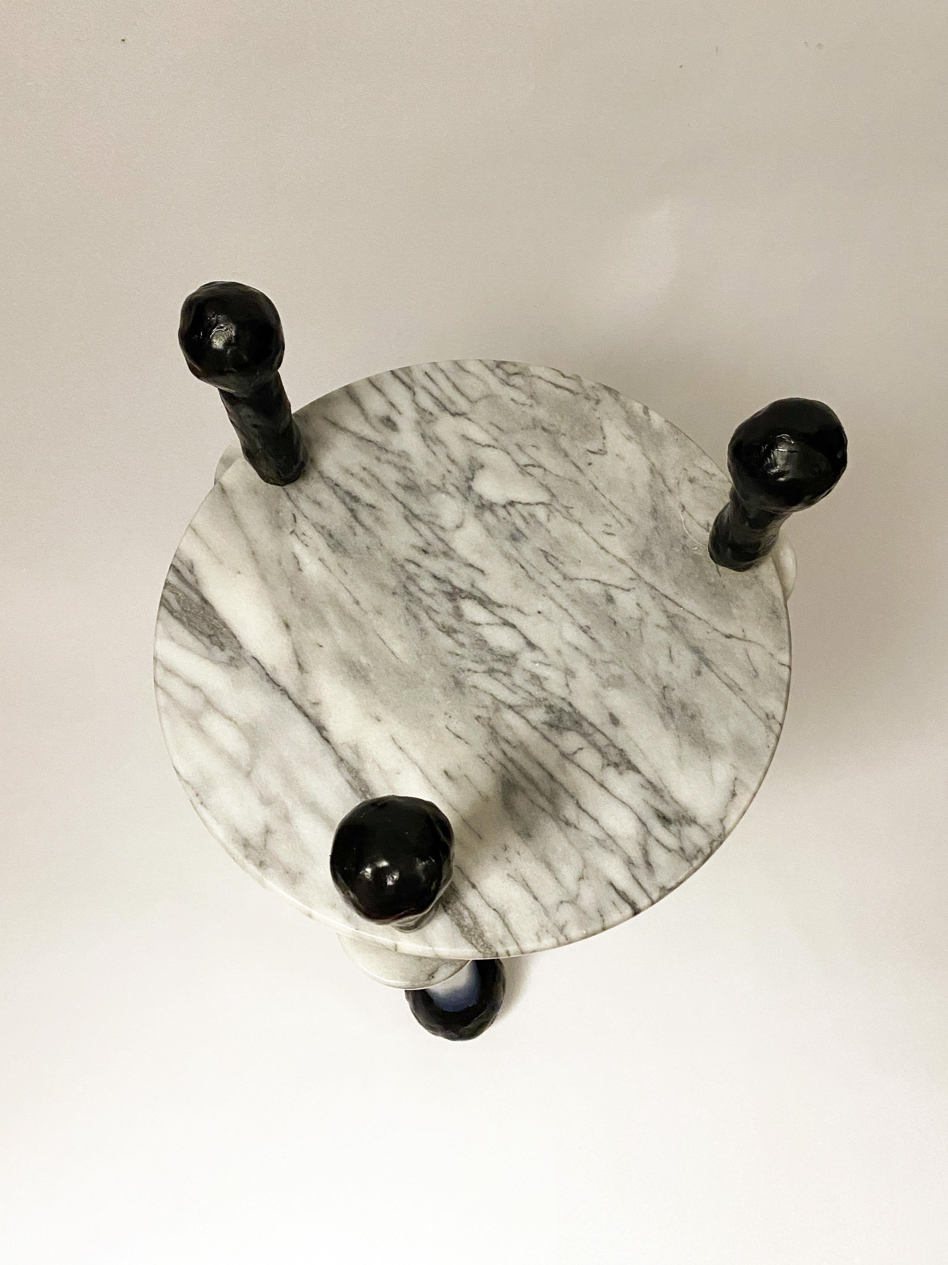 Table d'appoint sculpturale postmoderne de Jonathan Christian, Wood & Marble, France Bon état - En vente à Lille, FR