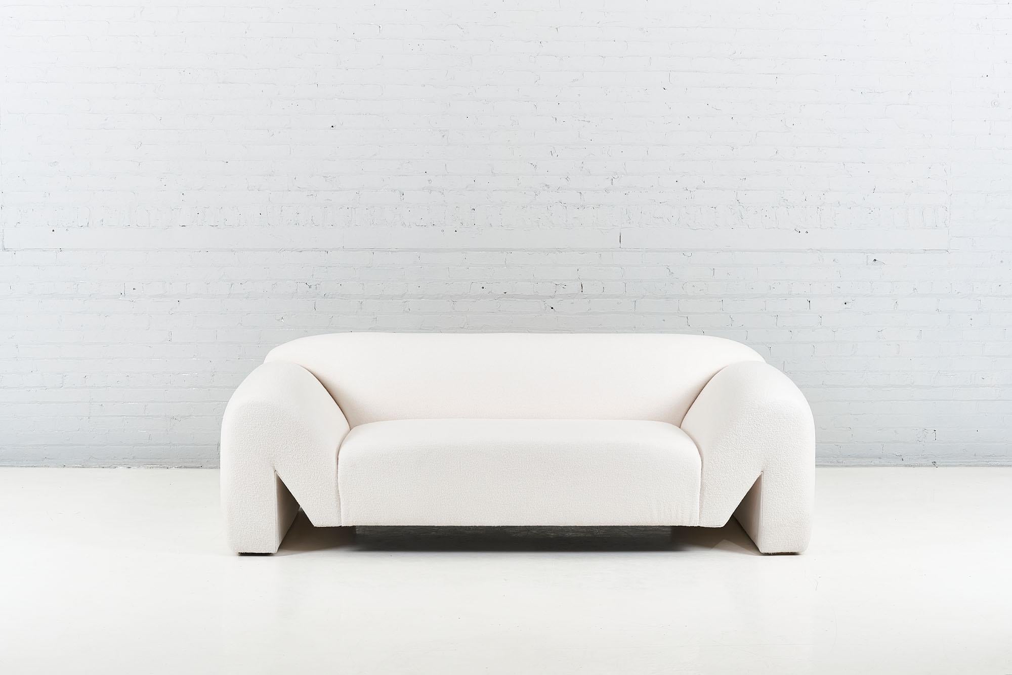 Sculptural Postmodern sofa in White Boucle, 1980. Fully restored.
 