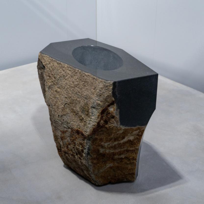 Sculptural Pot, Daté Kan Stone Design by Okurayama In New Condition In Geneve, CH