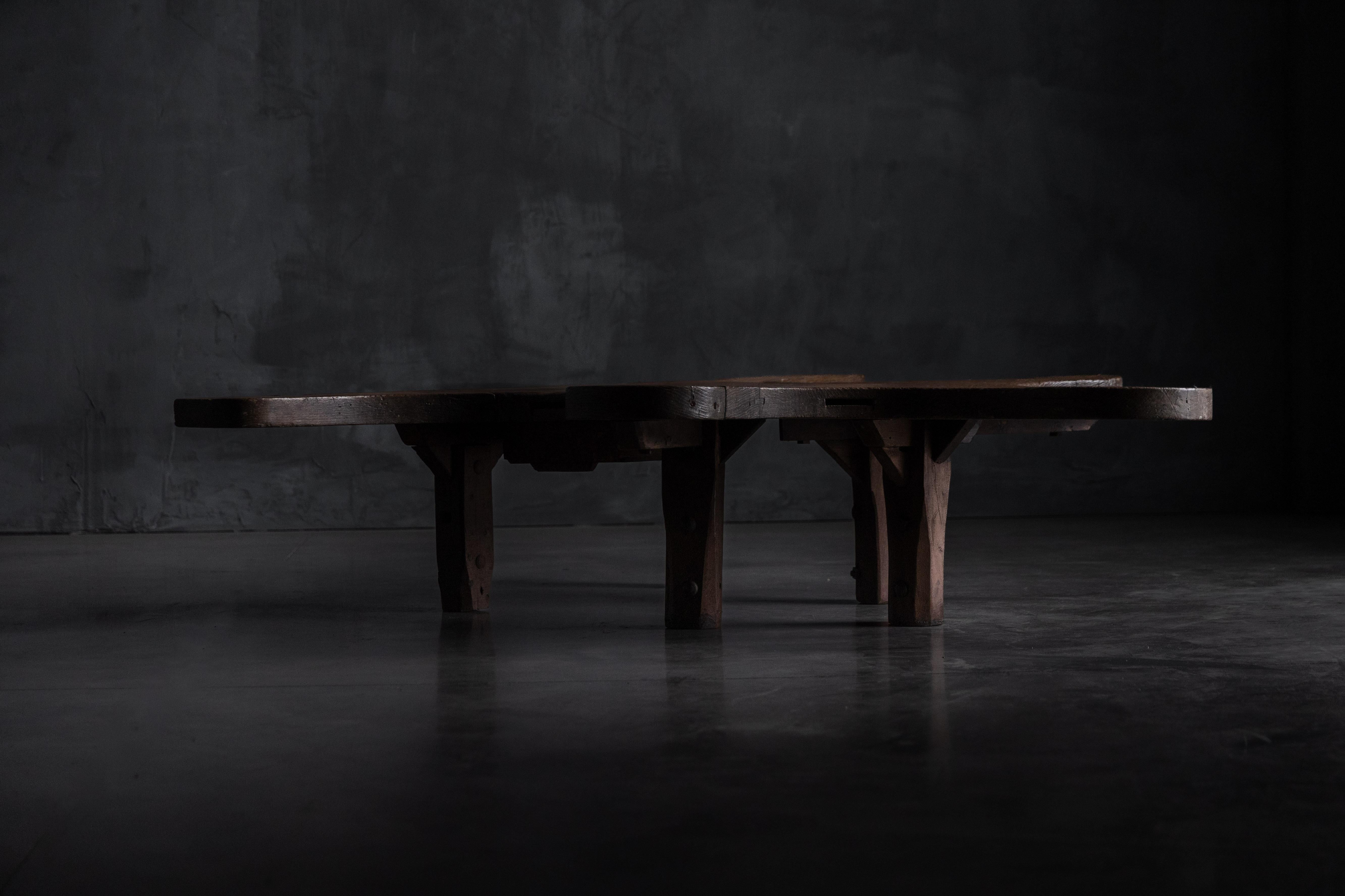 Table basse primitive sculpturale, France, XIXe siècle en vente 1