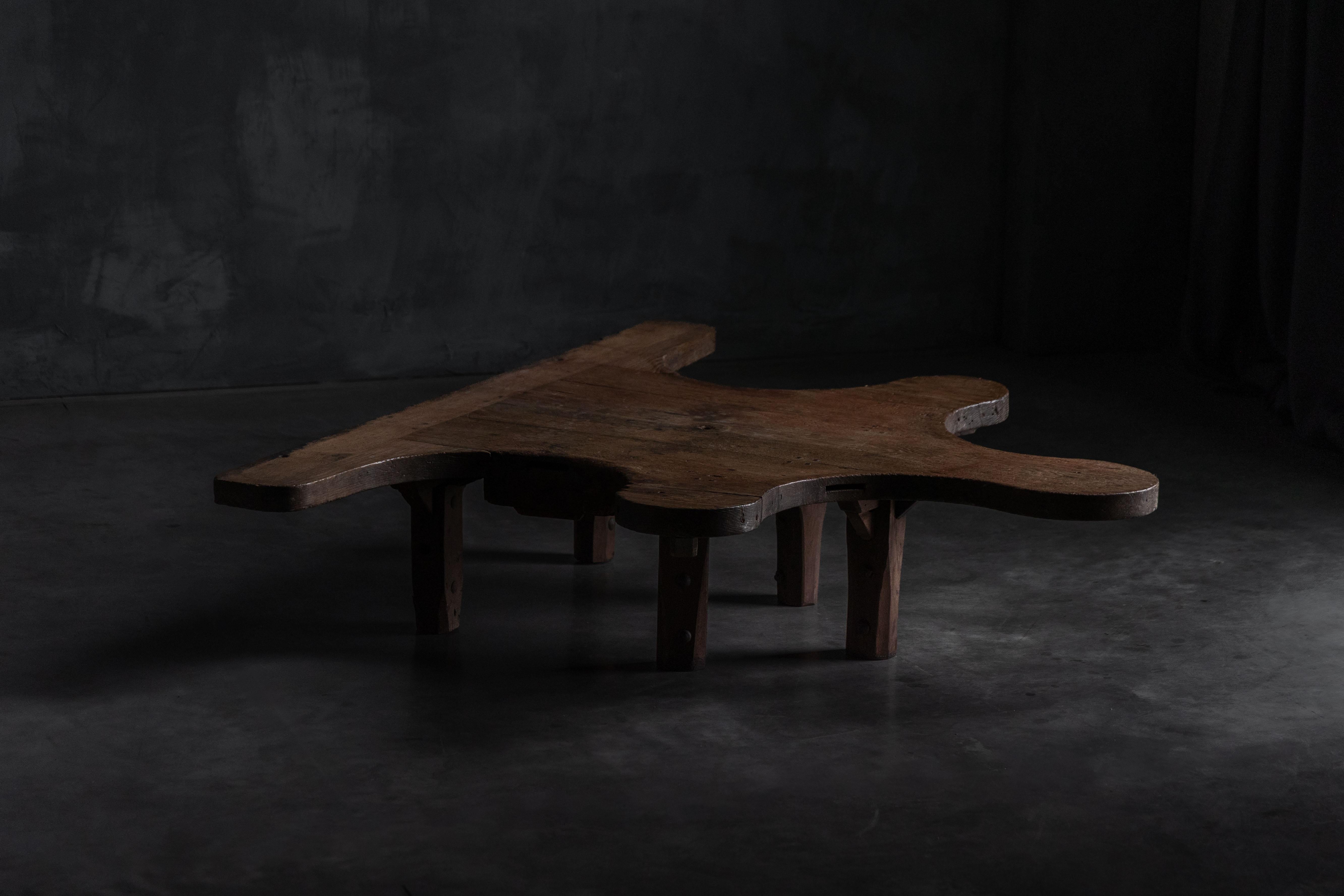 Table basse primitive sculpturale, France, XIXe siècle en vente 2