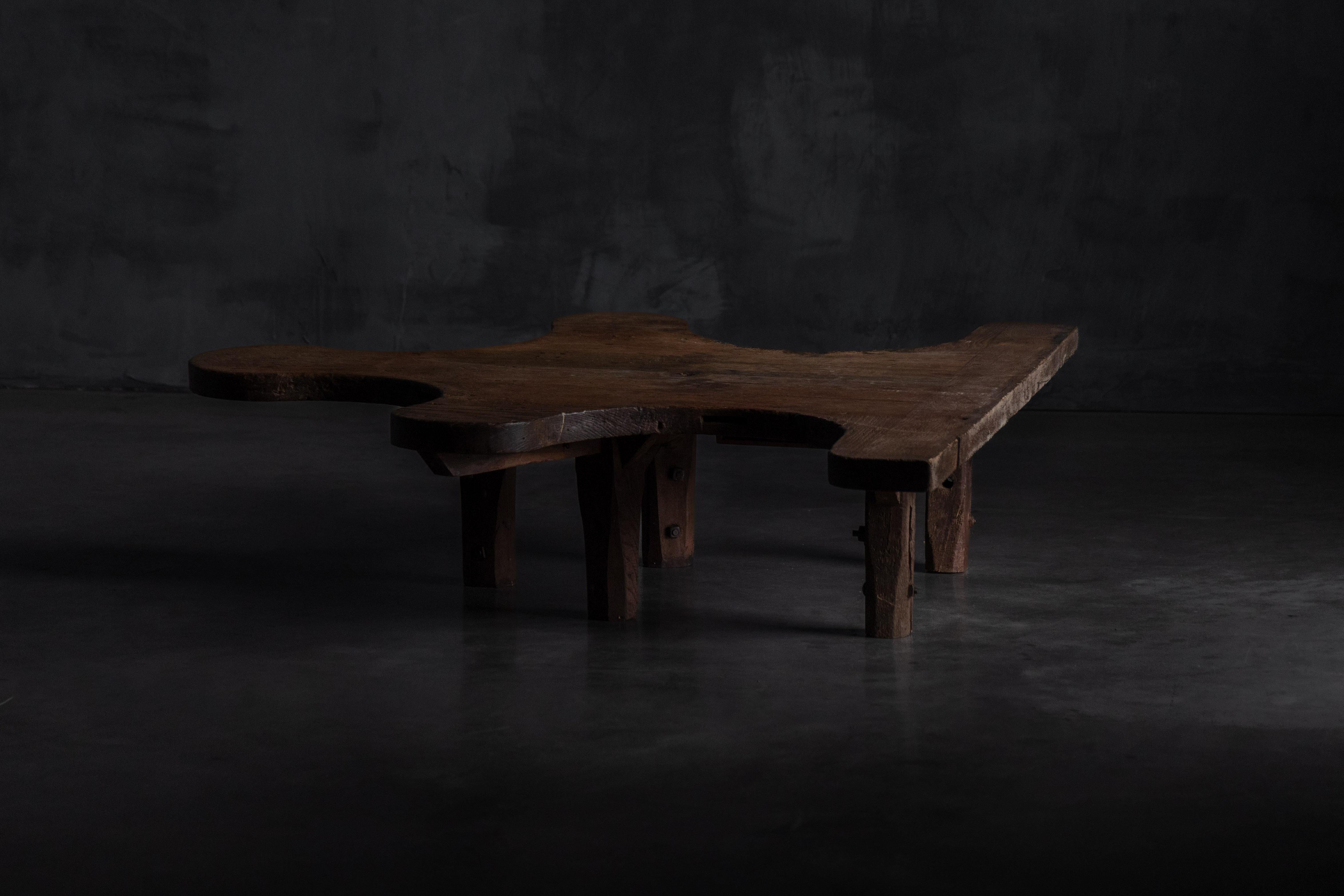 Table basse primitive sculpturale, France, XIXe siècle en vente 3