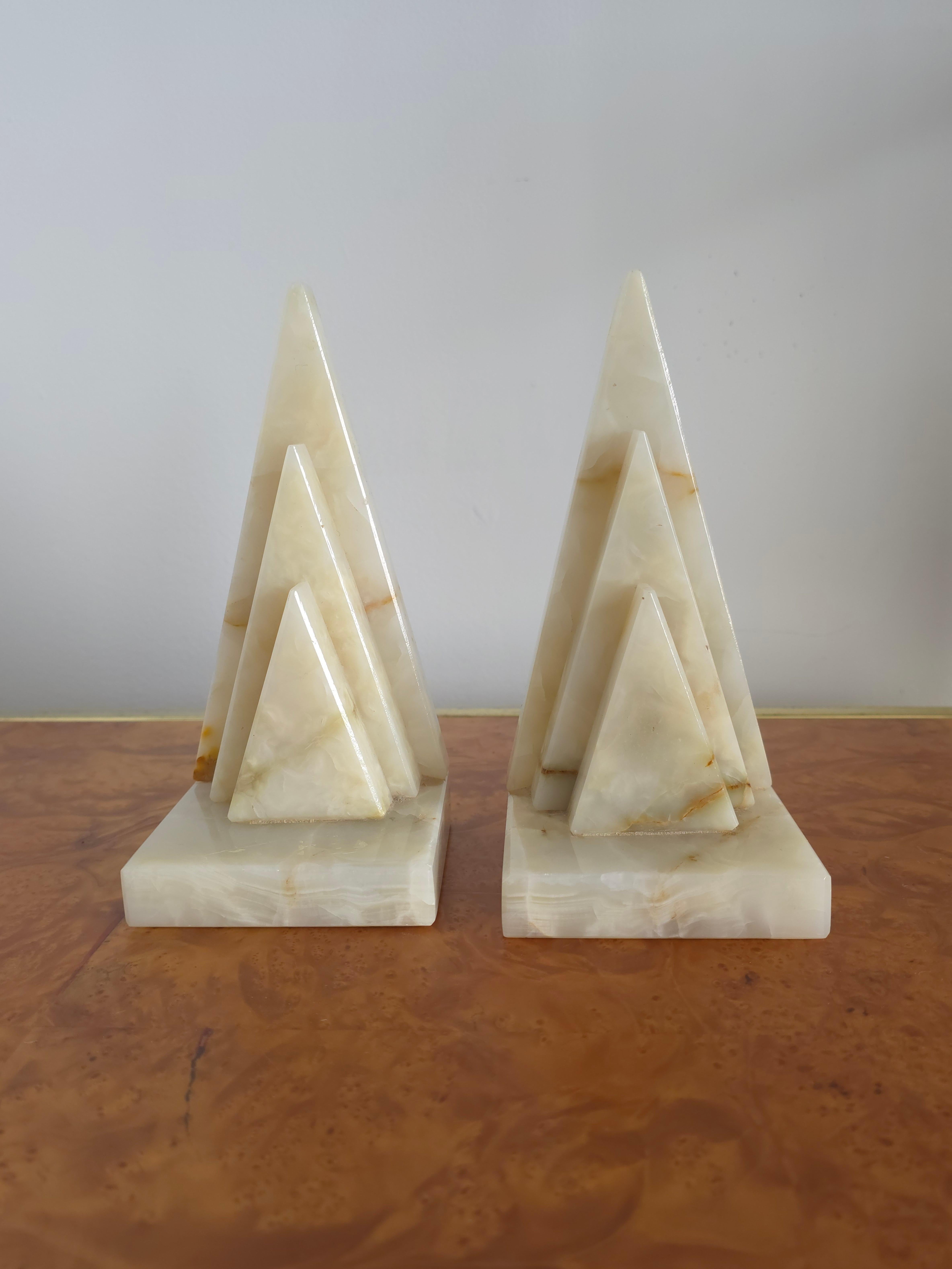 Postmoderne Serre-livres pyramidaux sculpturaux en marbre et onyx