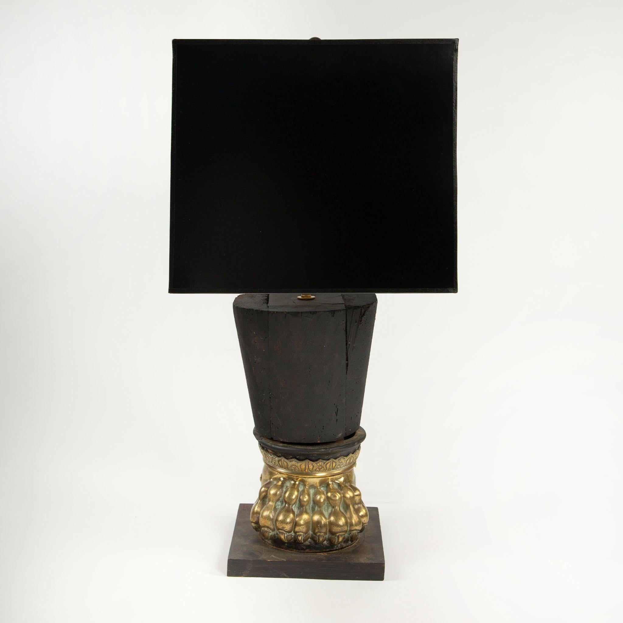 Rareté sculpturale : Paire de lampes de table italiennes à pattes de lion du 19e siècle Excellent état - En vente à New York, NY