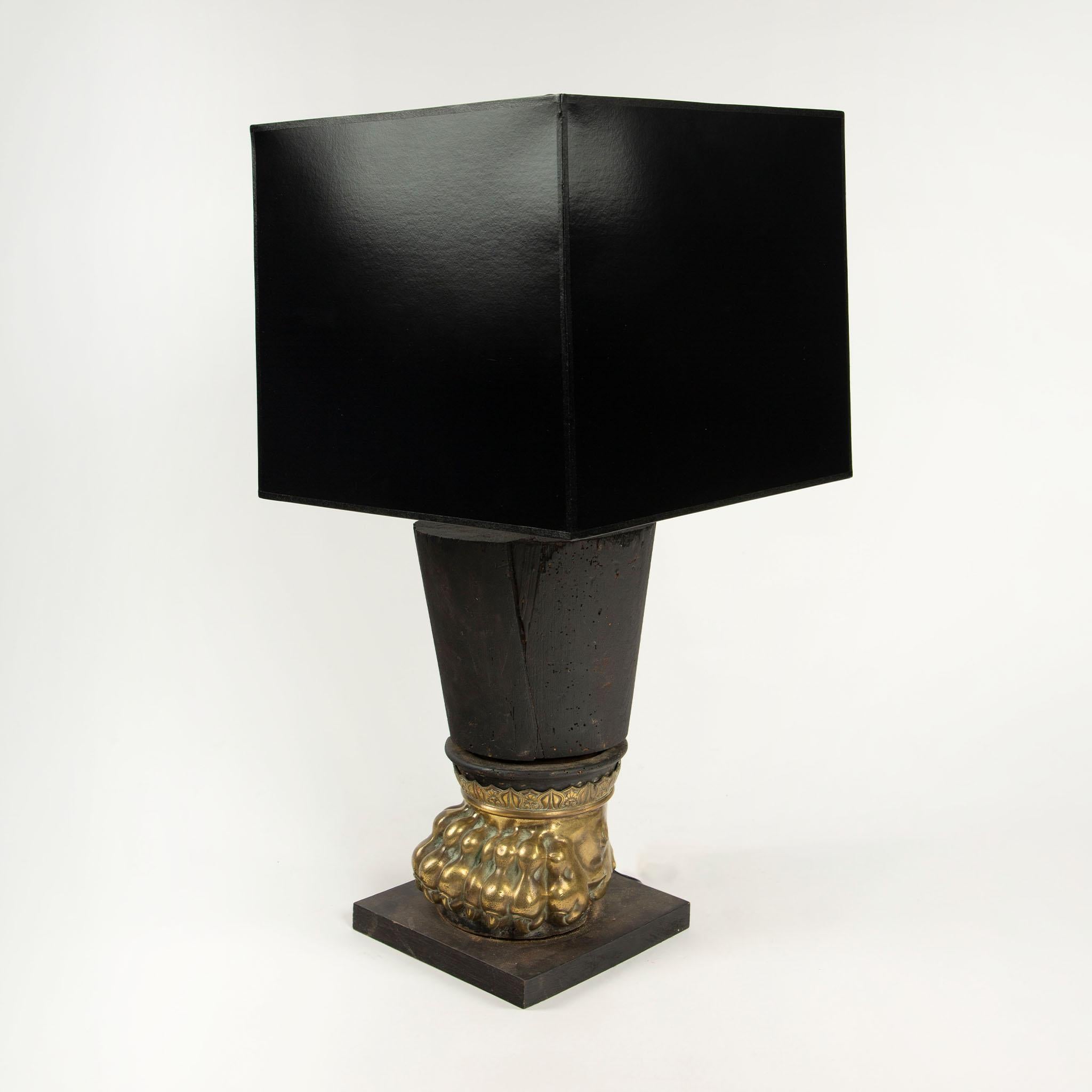 XIXe siècle Rareté sculpturale : Paire de lampes de table italiennes à pattes de lion du 19e siècle en vente