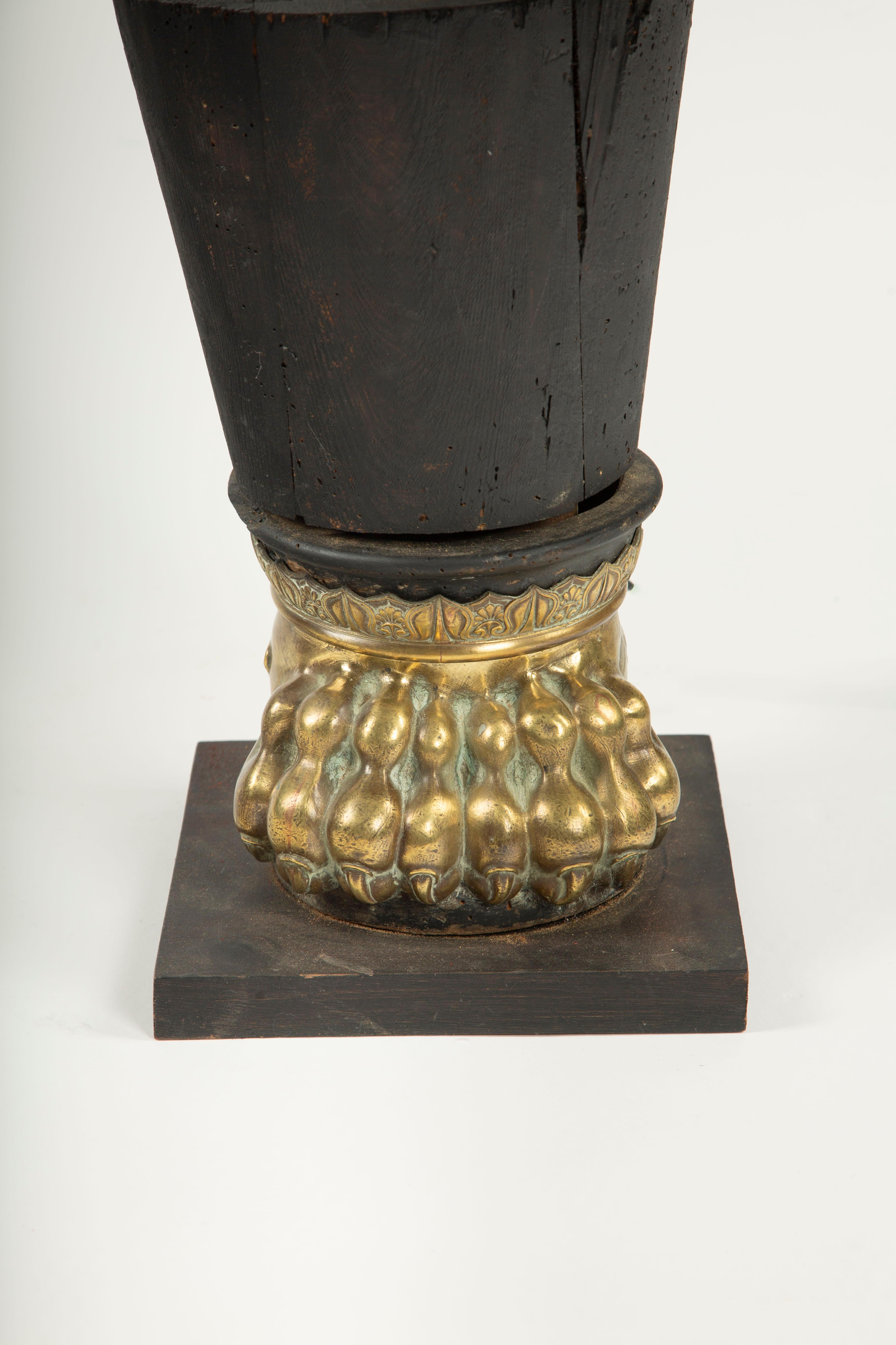 Rareté sculpturale : Paire de lampes de table italiennes à pattes de lion du 19e siècle en vente 2