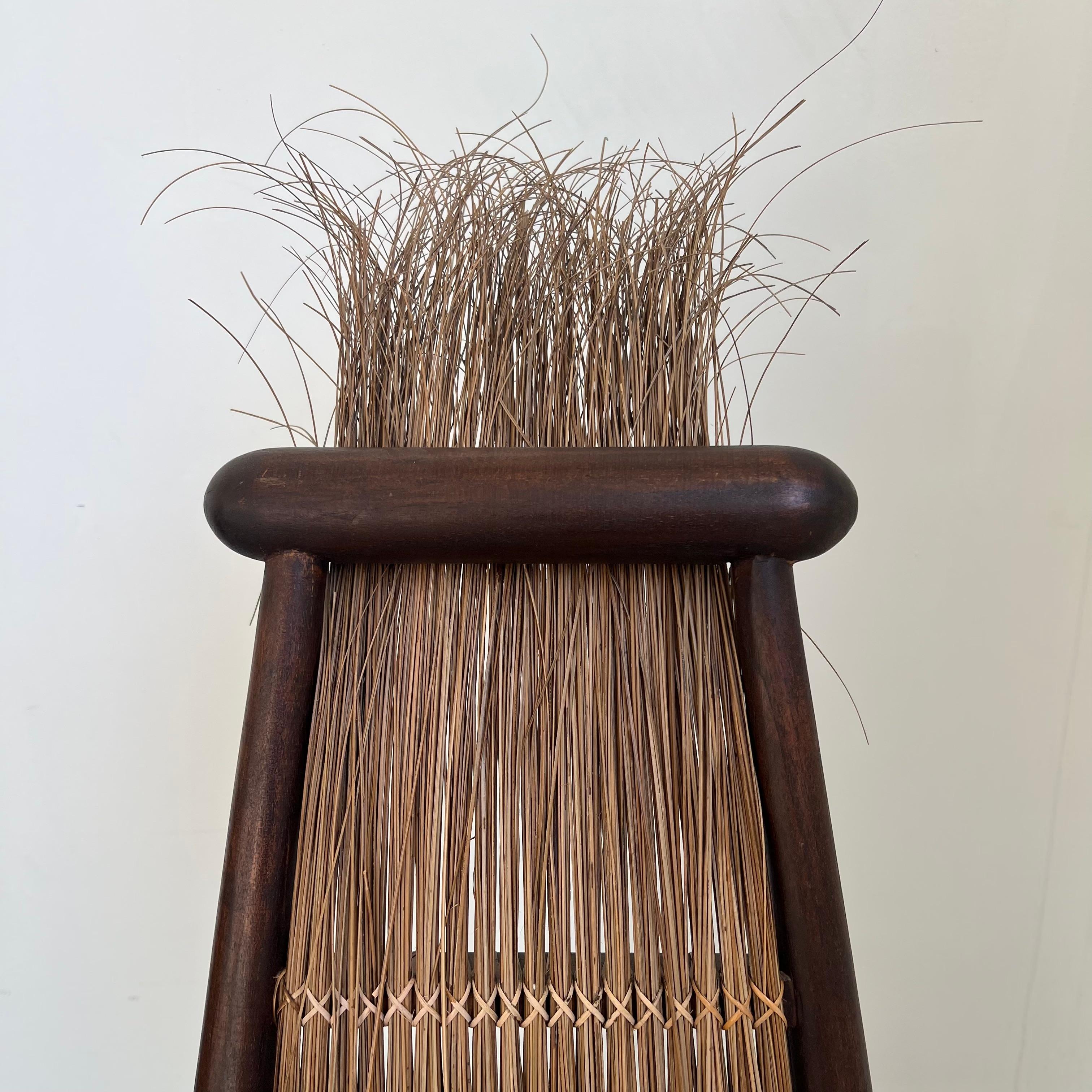 Italiano Sedia scultorea in rattan e legno, anni '60, Italia in vendita