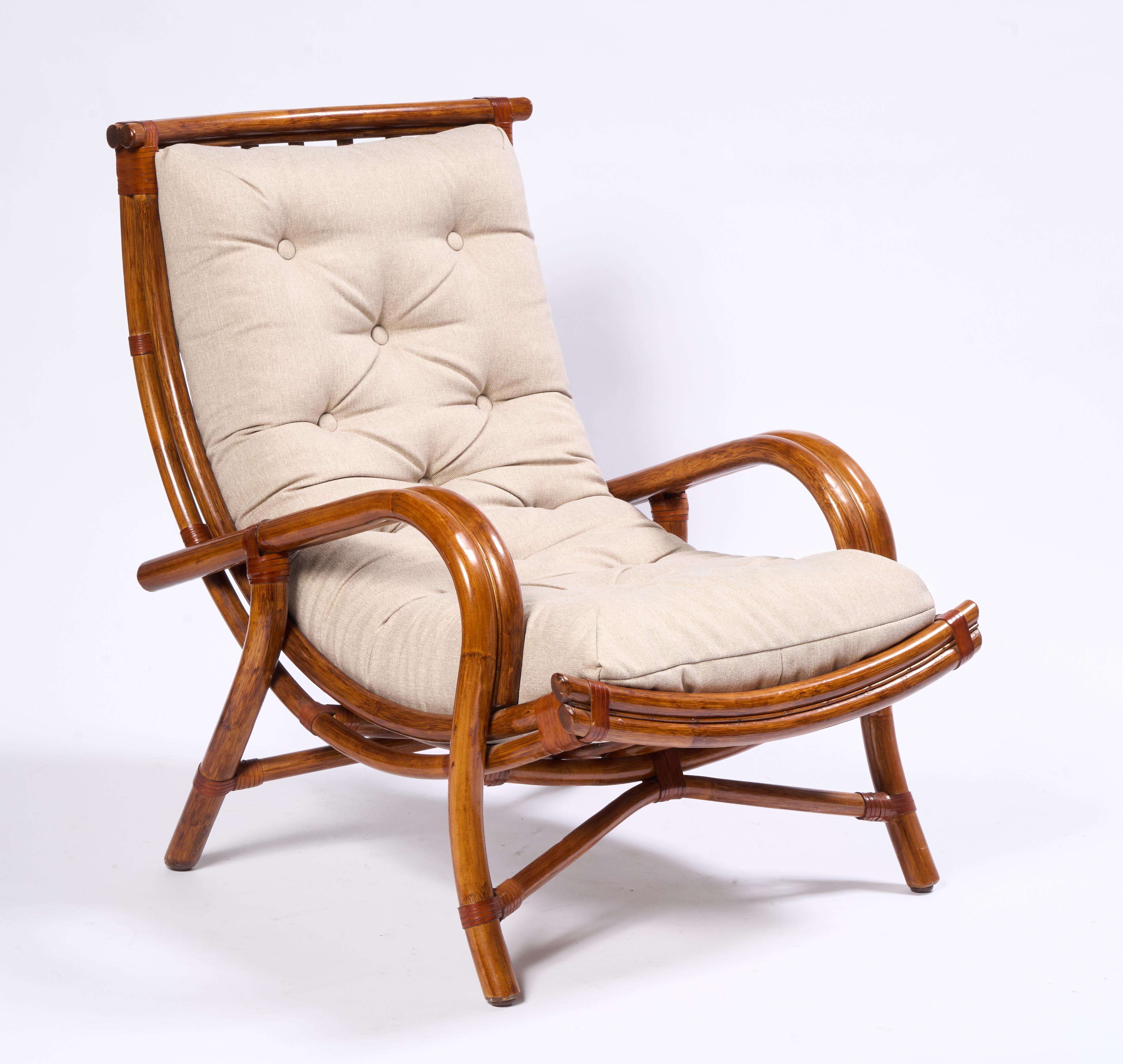 Pareja de sillas escultóricas de ratán con cojín Moderno orgánico en venta