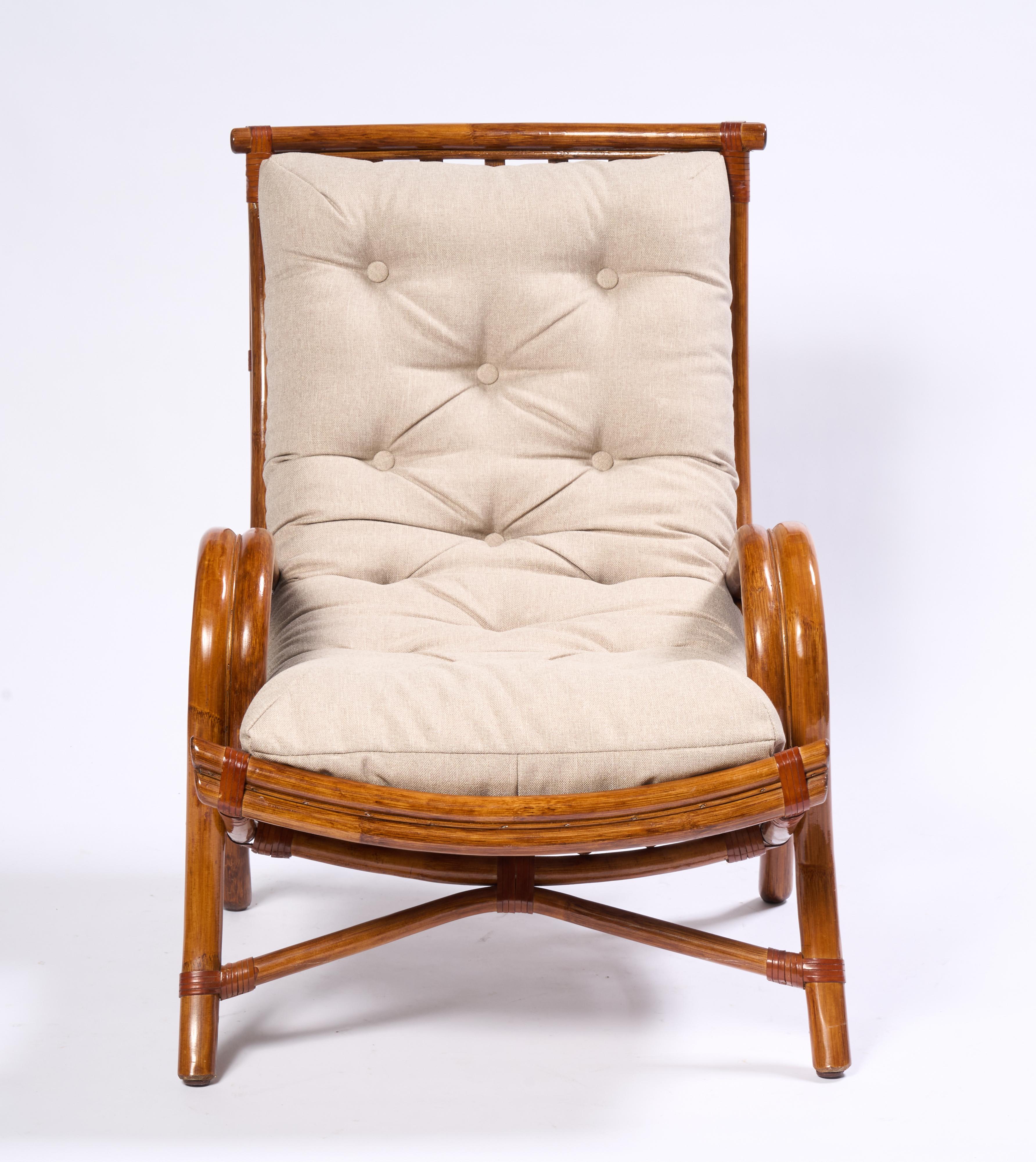 Pareja de sillas escultóricas de ratán con cojín Cuero en venta