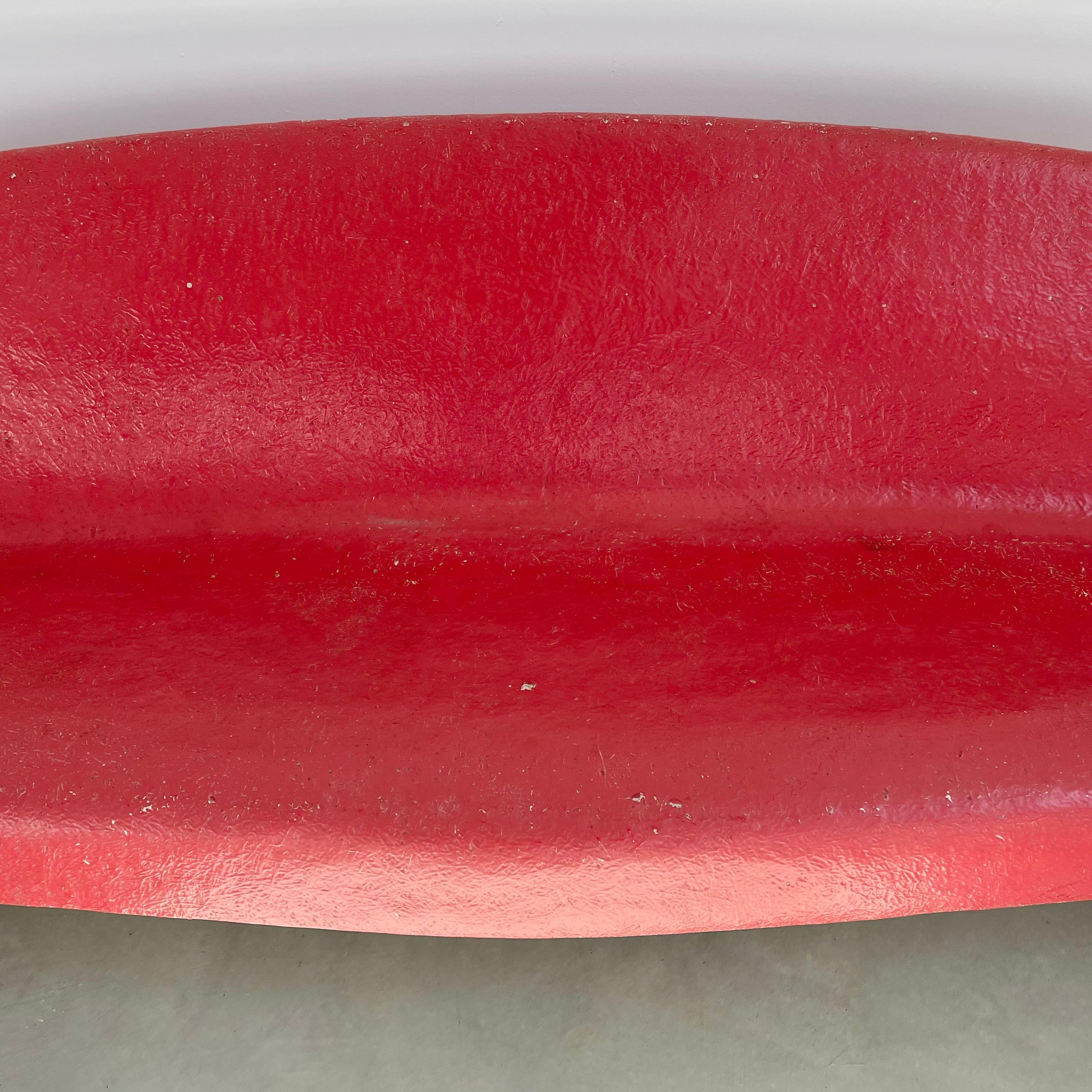 Banc sculptural en fibre de verre rouge de Walter Papst en vente 4