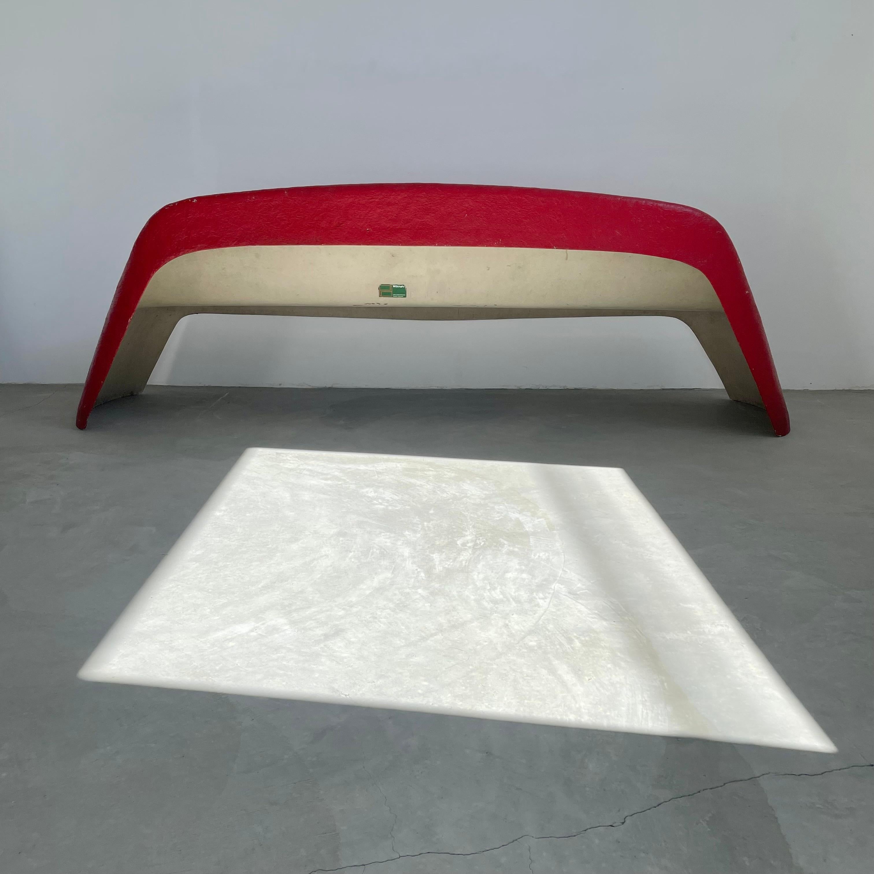 Allemand Banc sculptural en fibre de verre rouge de Walter Papst en vente