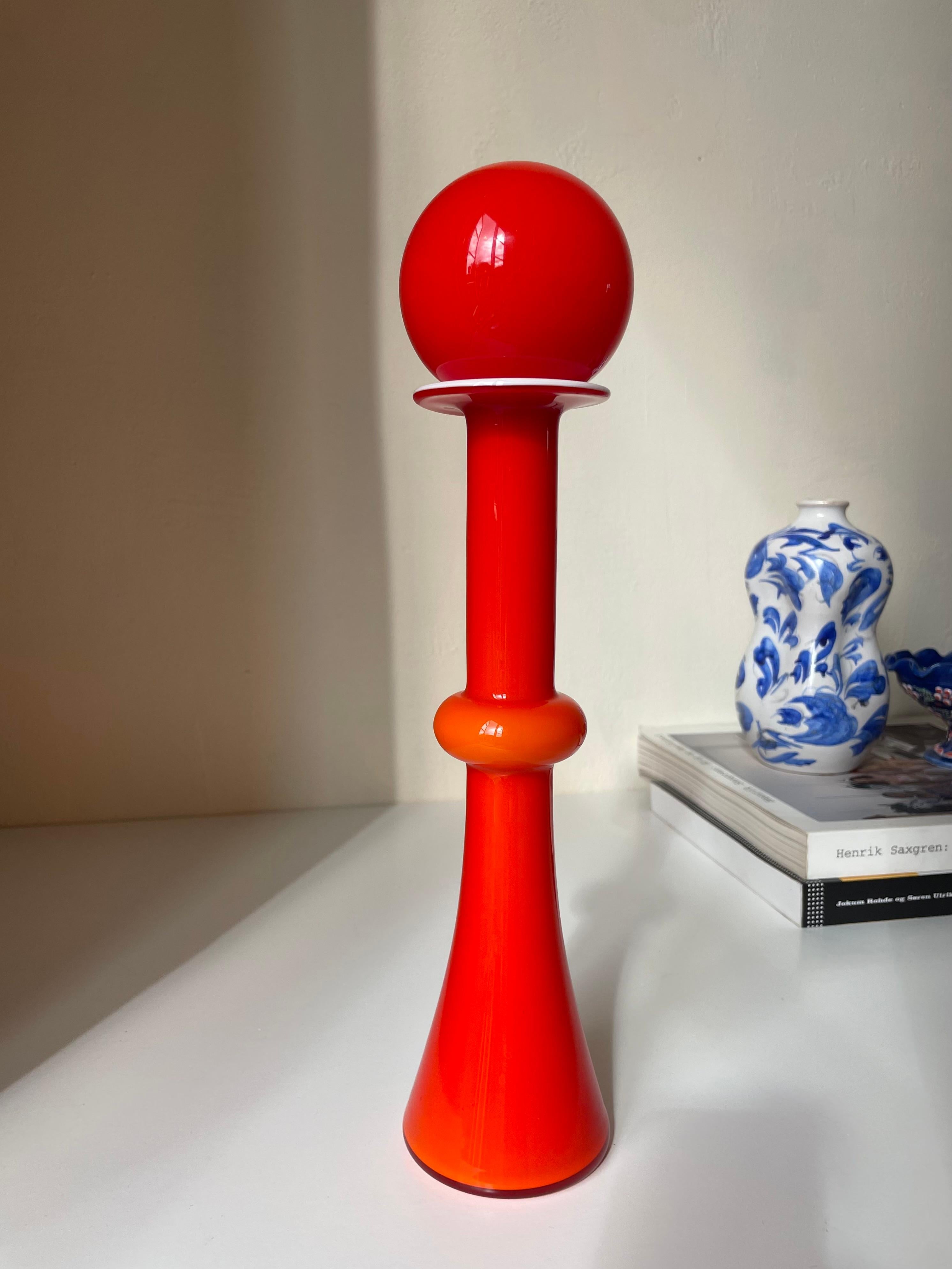 Vase en verre Pop Art rouge avec globe, Holmegaard 1968, Danemark en vente 4