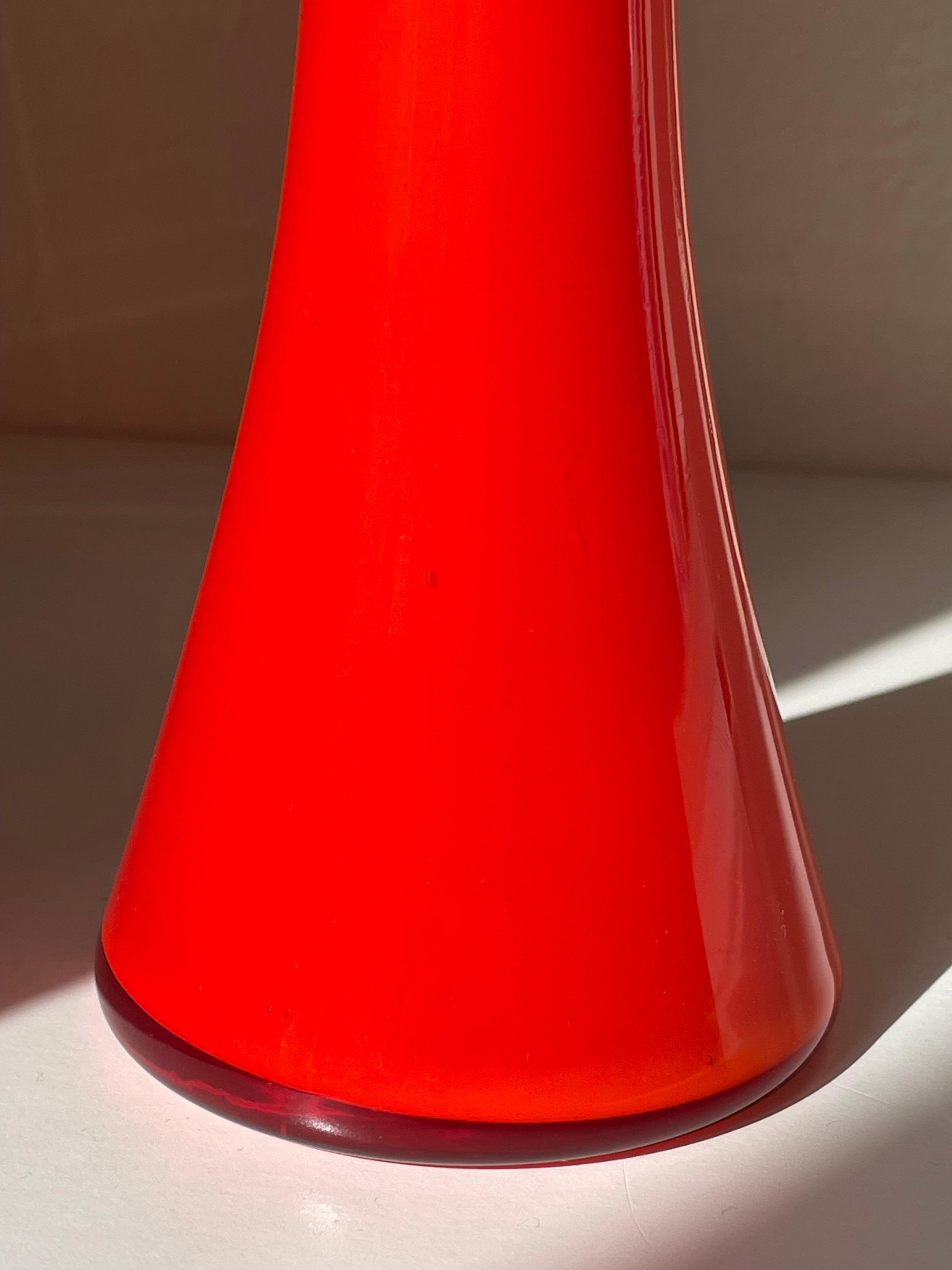 Vase en verre Pop Art rouge avec globe, Holmegaard 1968, Danemark en vente 5