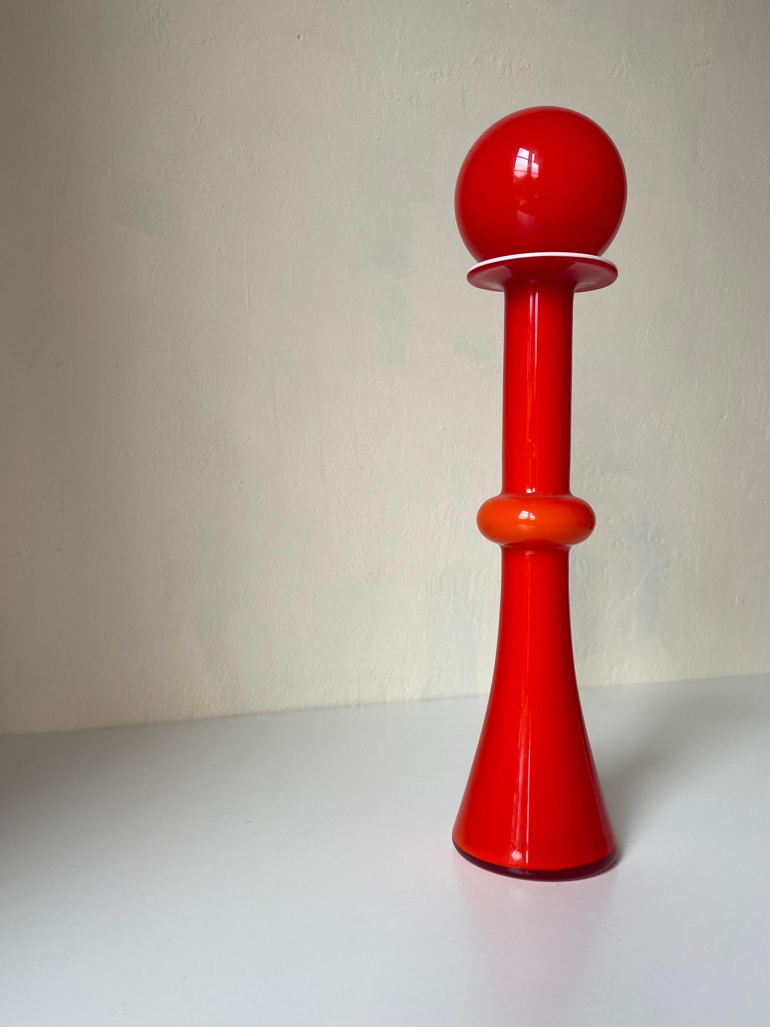 Vase en verre Pop Art rouge avec globe, Holmegaard 1968, Danemark en vente 7