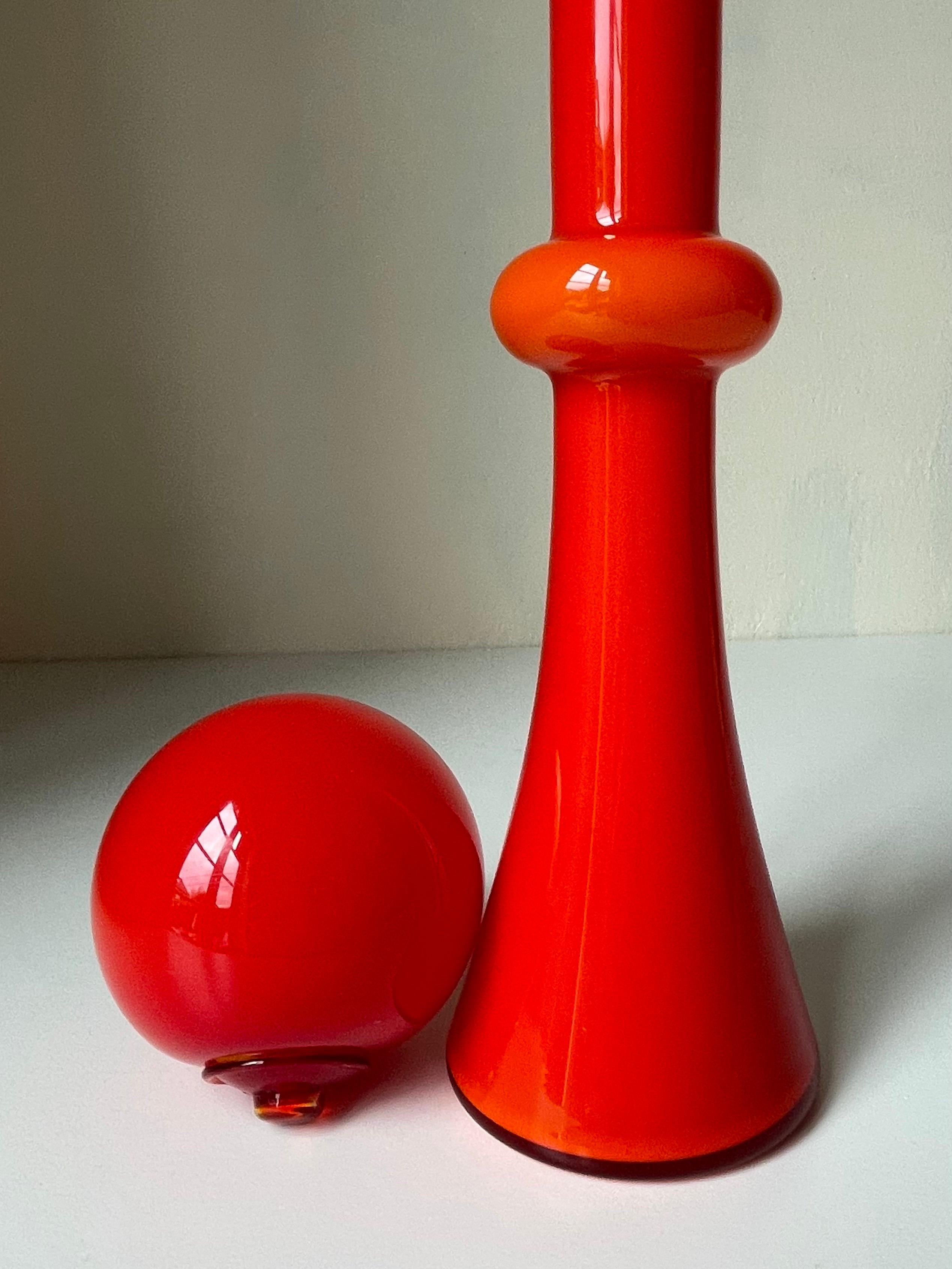 Verre Vase en verre Pop Art rouge avec globe, Holmegaard 1968, Danemark en vente