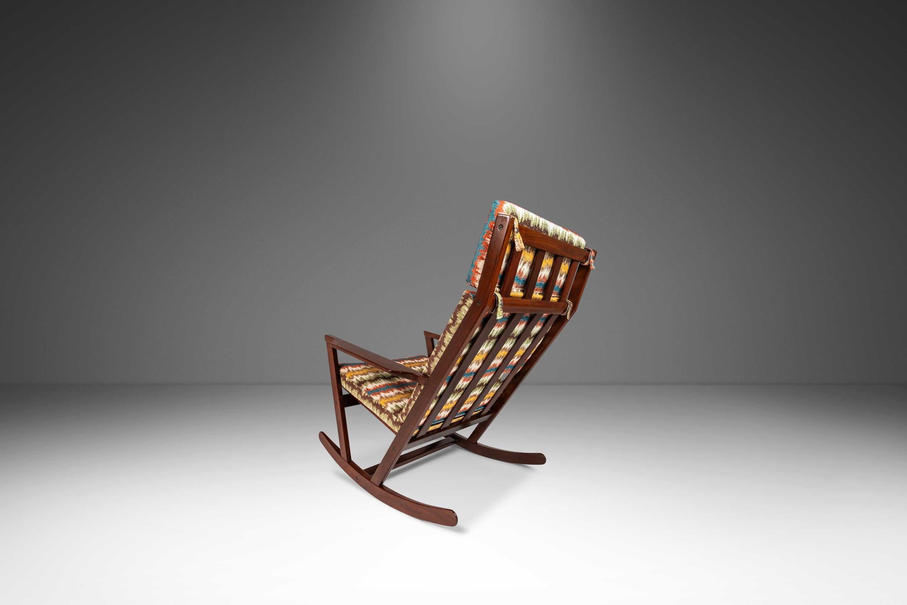Mid-Century moderno Sedia a dondolo scultorea di Poul Volther per Frem Frem, Danimarca, 1960 ca. in vendita