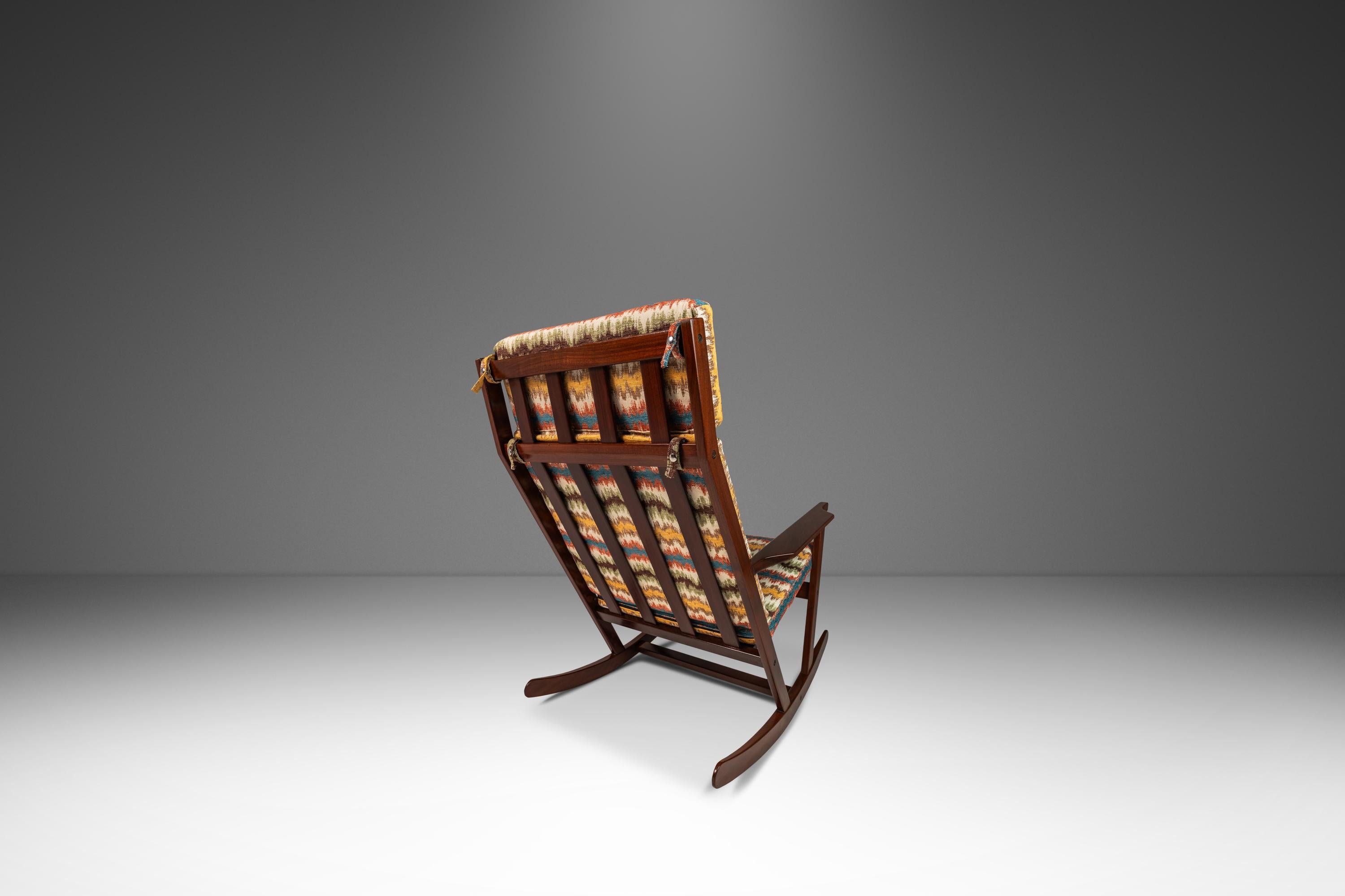Sedia a dondolo scultorea di Poul Volther per Frem Frem, Danimarca, 1960 ca. in vendita 1