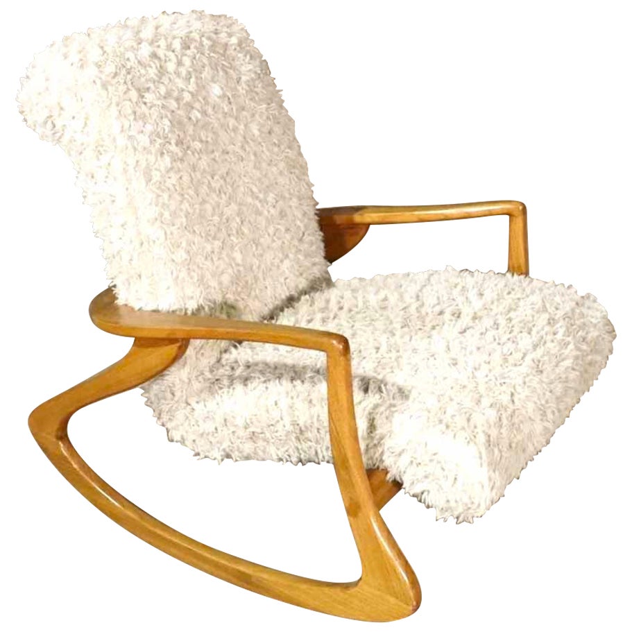 Skulpturaler Schaukelstuhl im Angebot