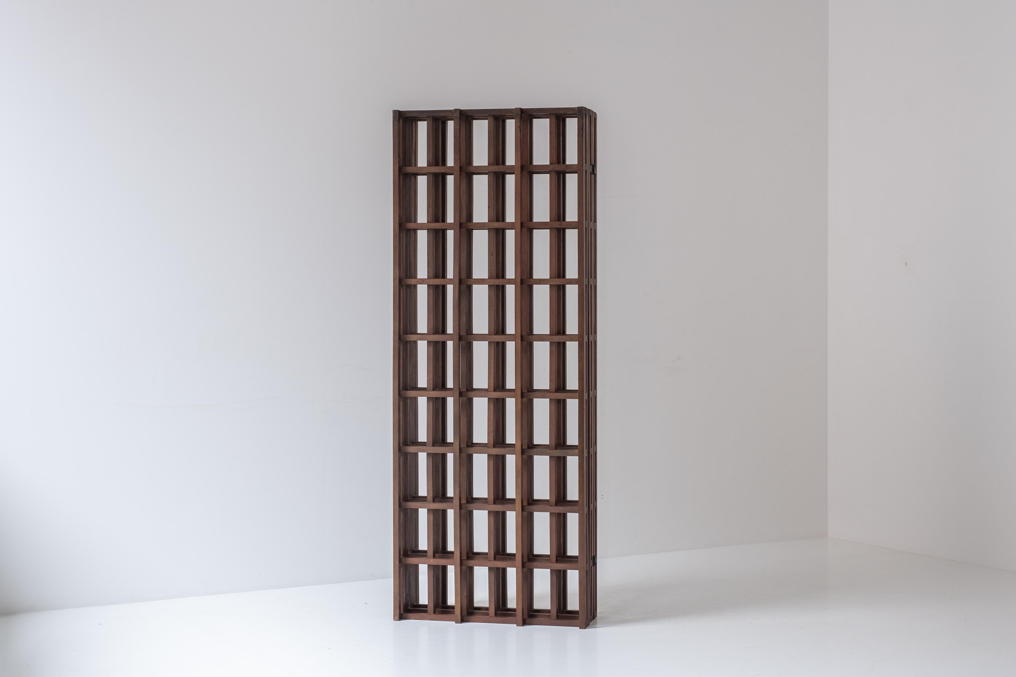 Sculptural room divider designed and manufactured in Italy during the 1960s. This screen features solid teak slats and add a very nice sculptural and Modernist feeling to the space. Presented in a good original condition.