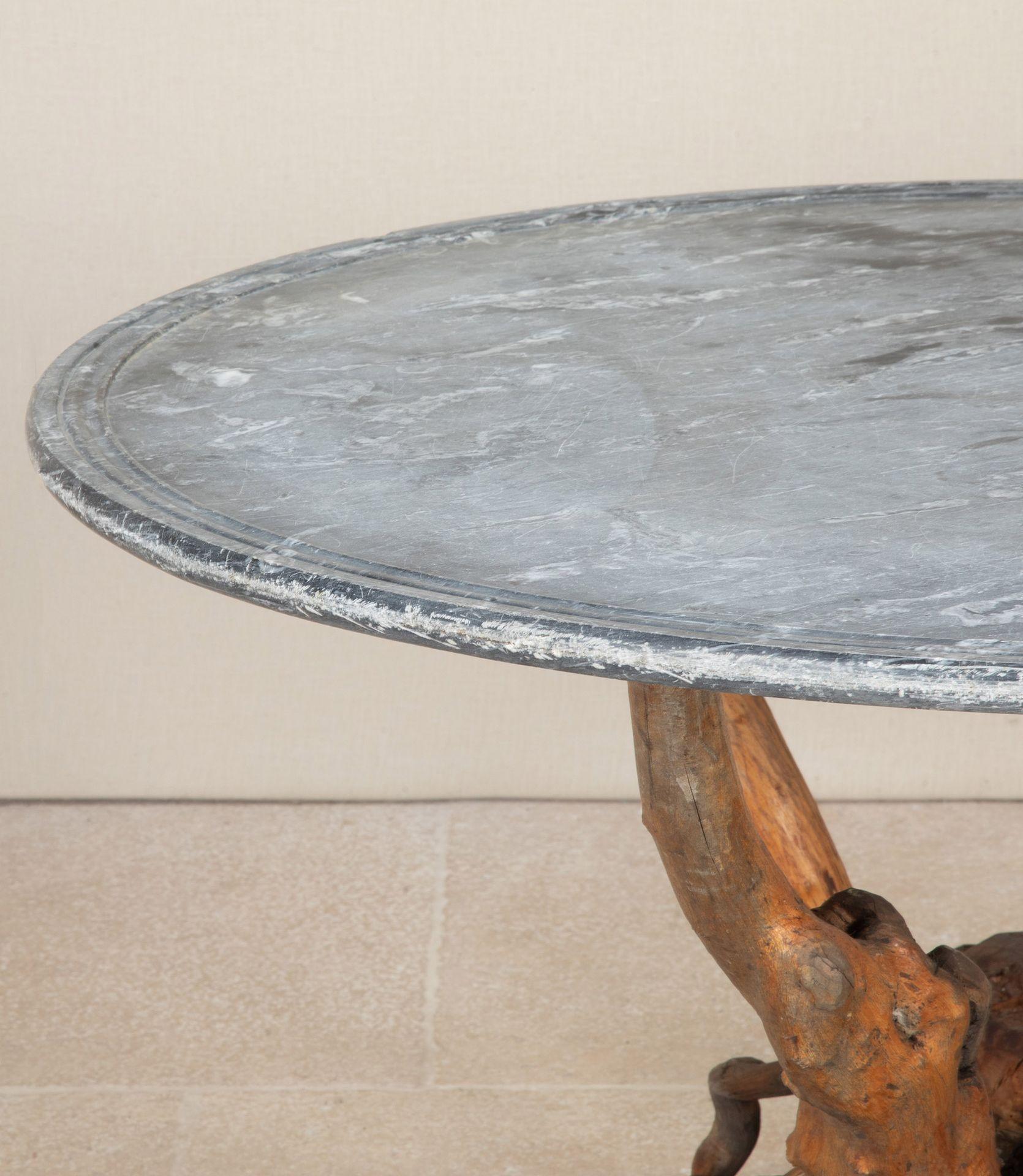 Mesa de raíz escultórica con tapa de mármol del siglo XIX en Bueno estado para la venta en Gloucestershire, GB