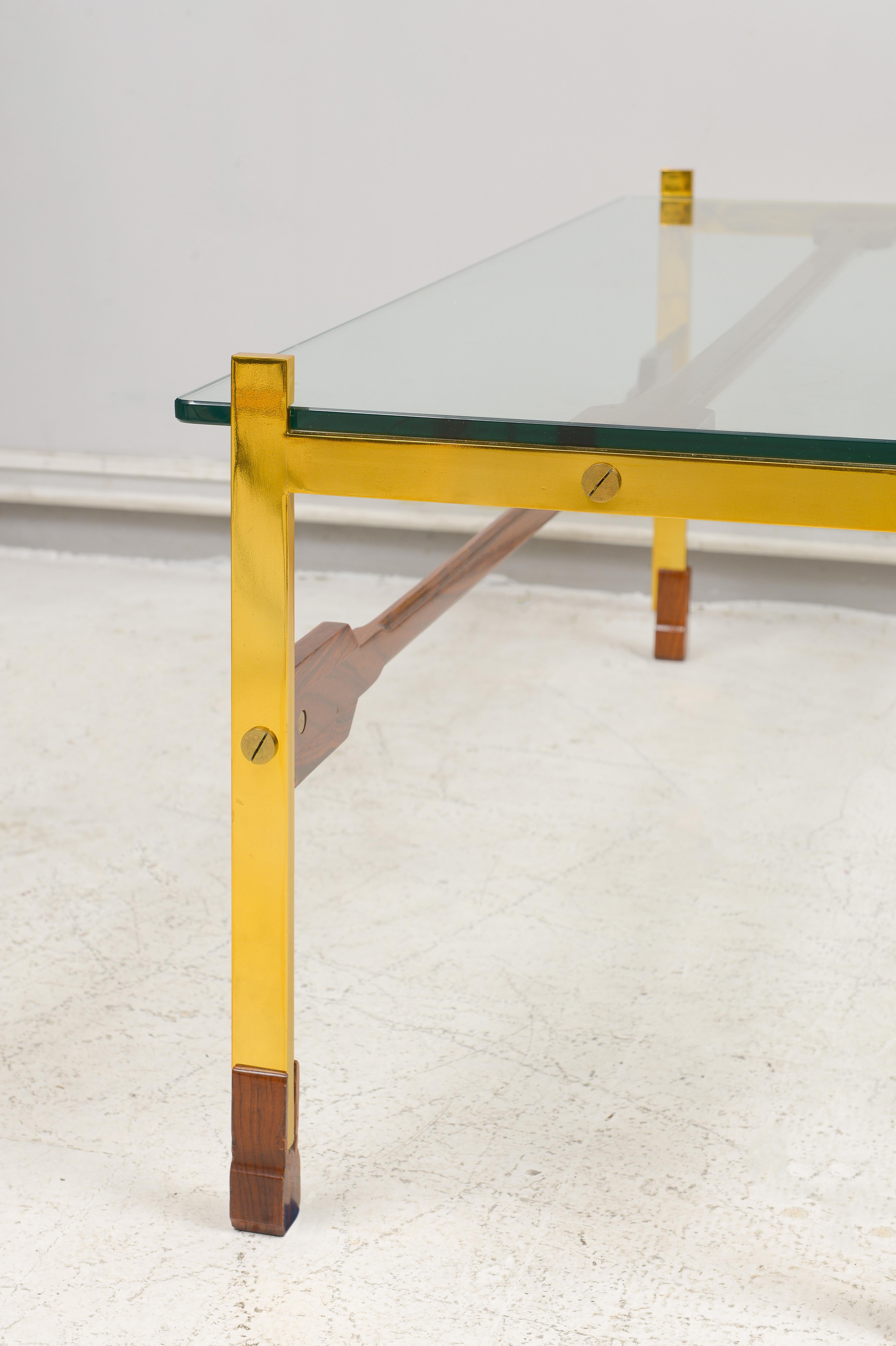 Table basse sculpturale en bois de rose et laiton en vente 3