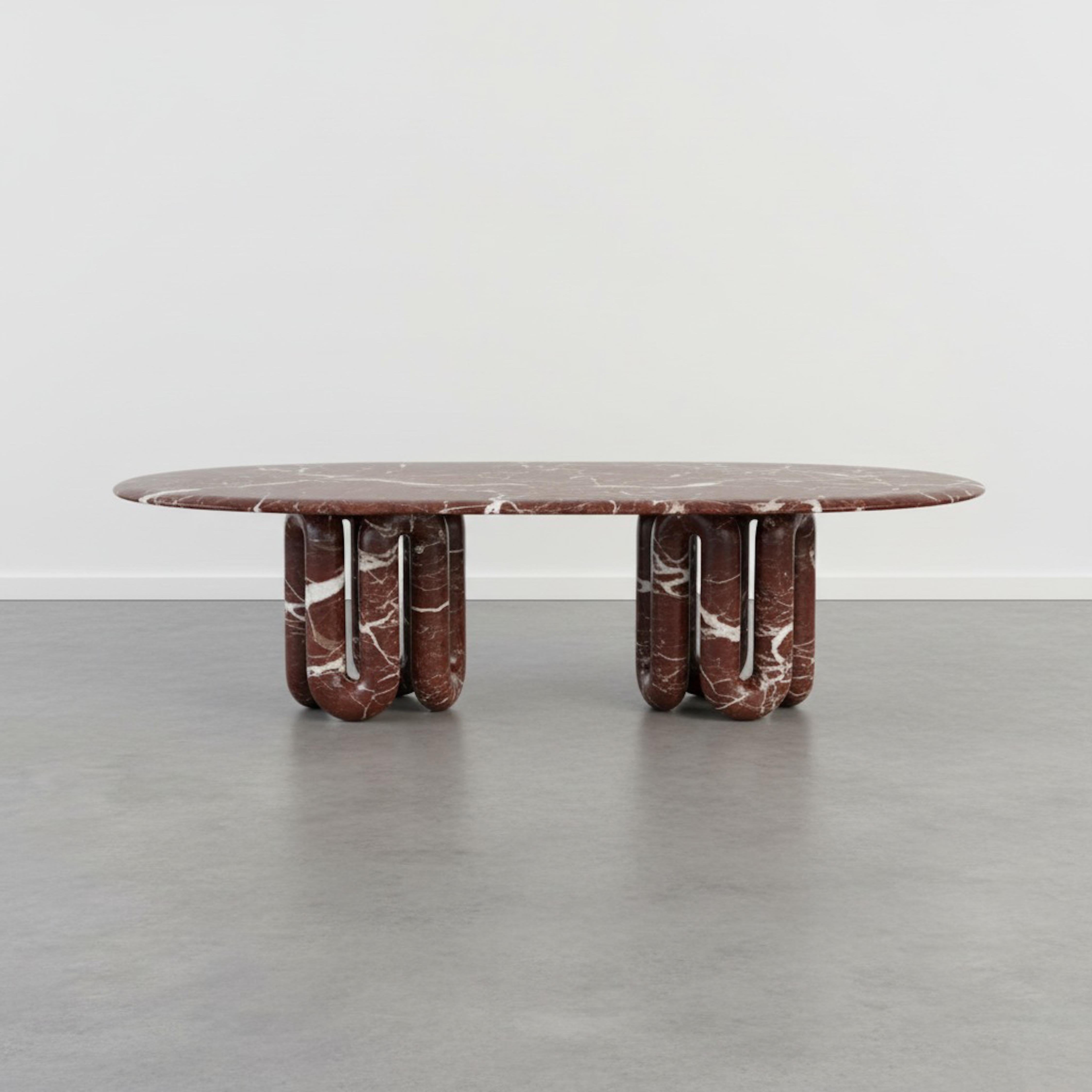 Arts and Crafts Table à manger sculpturale Rosso Levanto - Rosso Levanto Massive Table en vente