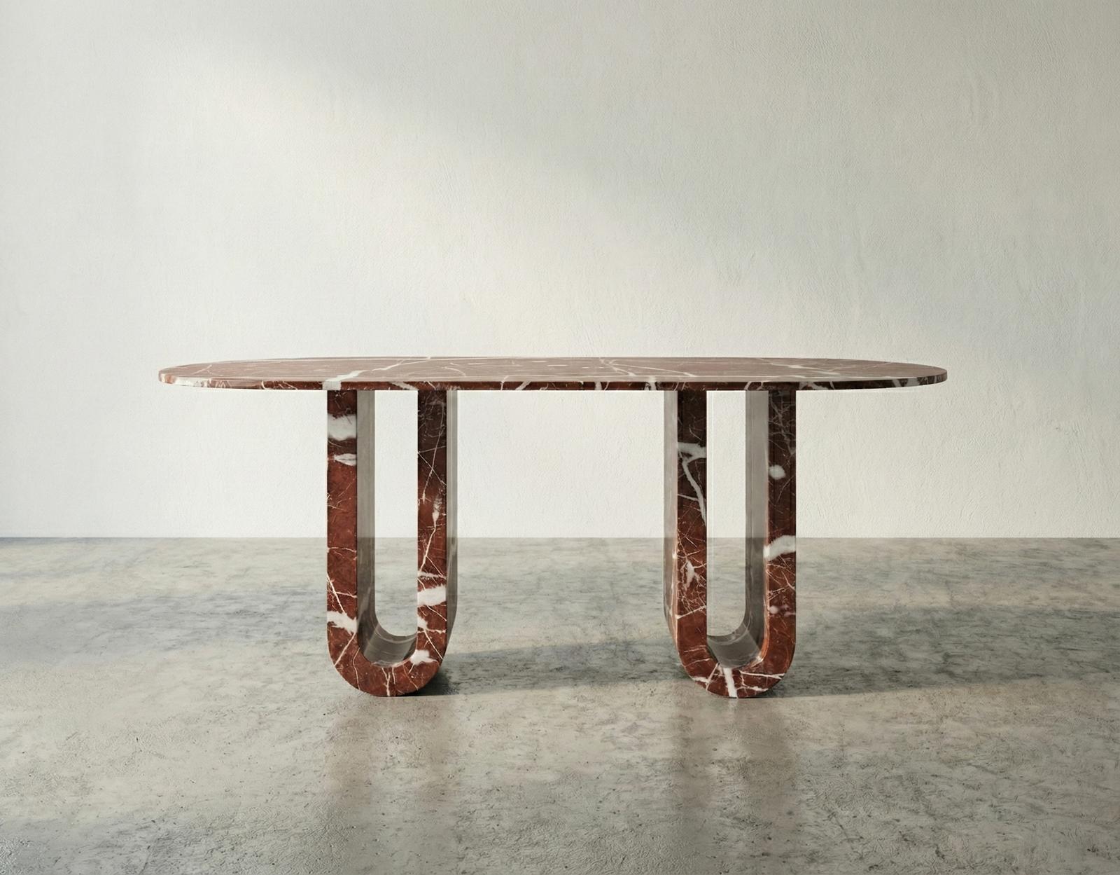 Turc Sculpturale Table de salle à manger en marbre Rosso Levanto - Deep Burgundy Stone Table en vente