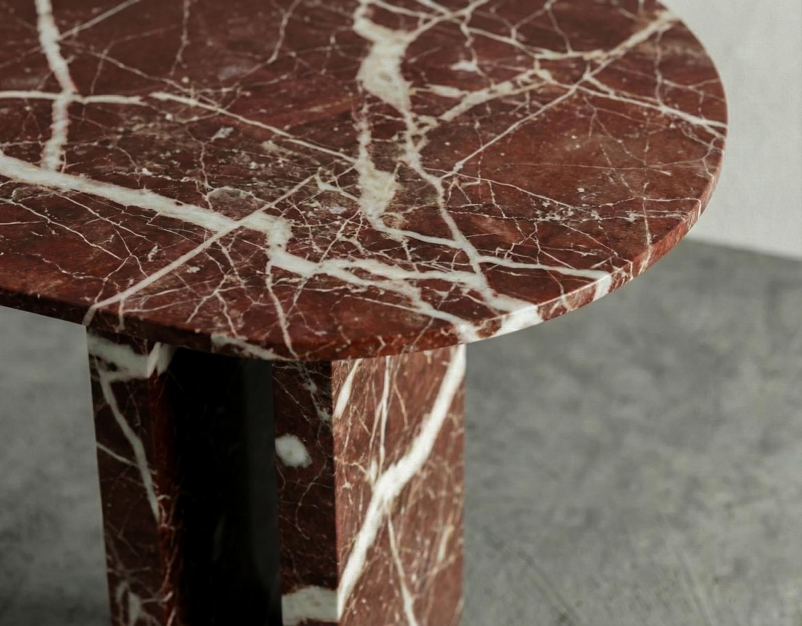 Sculpté Sculpturale Table de salle à manger en marbre Rosso Levanto - Deep Burgundy Stone Table en vente