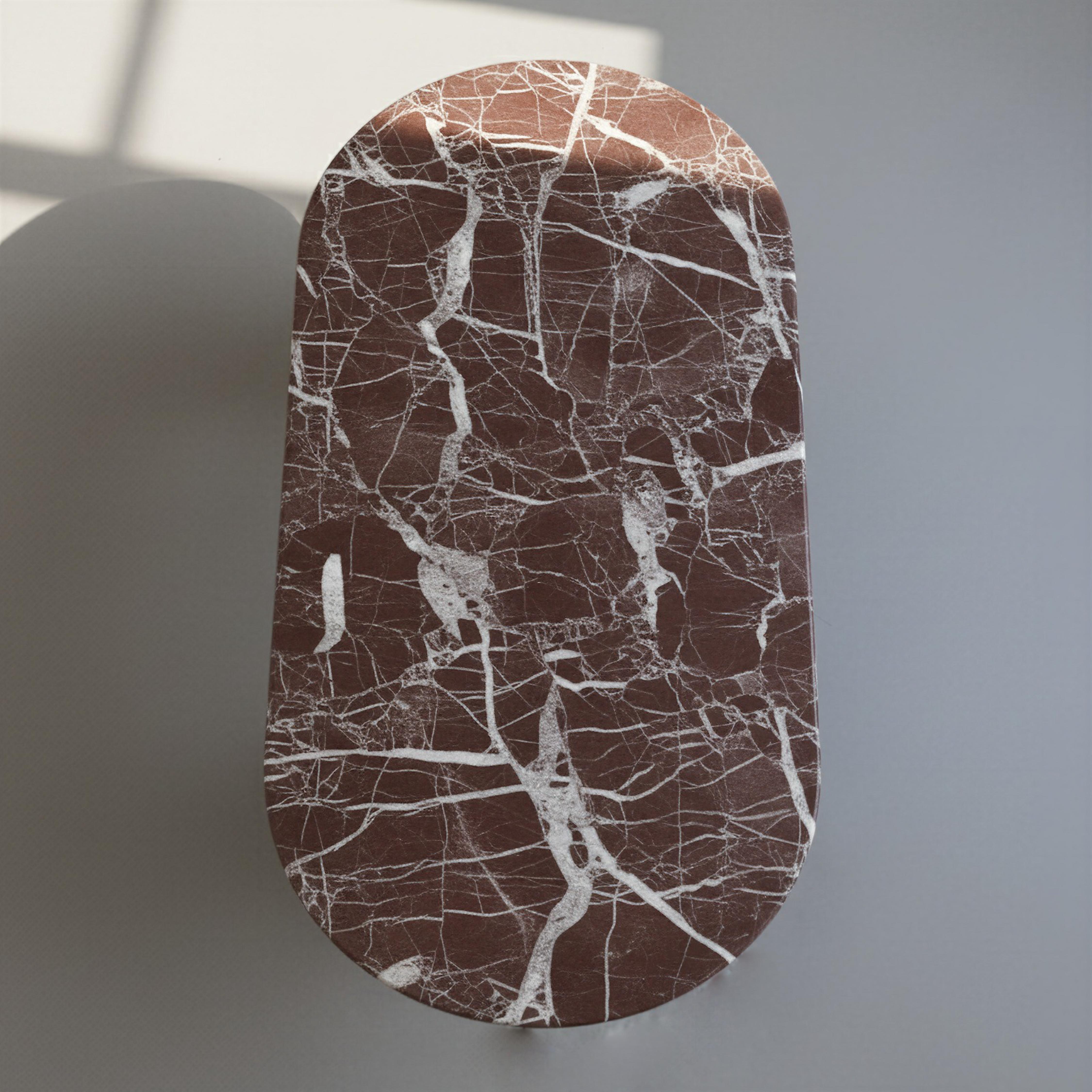 Arts and Crafts Table de salle à manger sculpturale en marbre Rosso Levanto - Table en marbre au design italien en vente